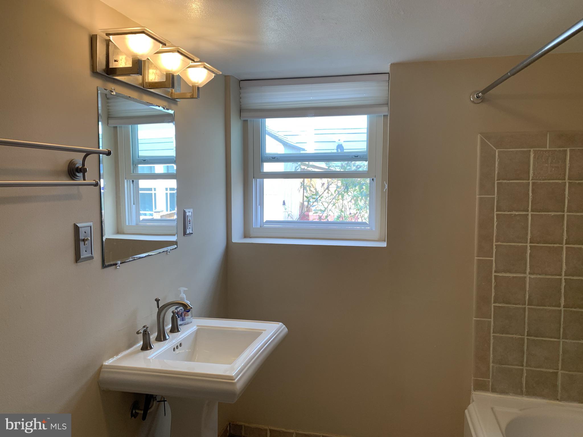 OAKCREST - Residential Lease