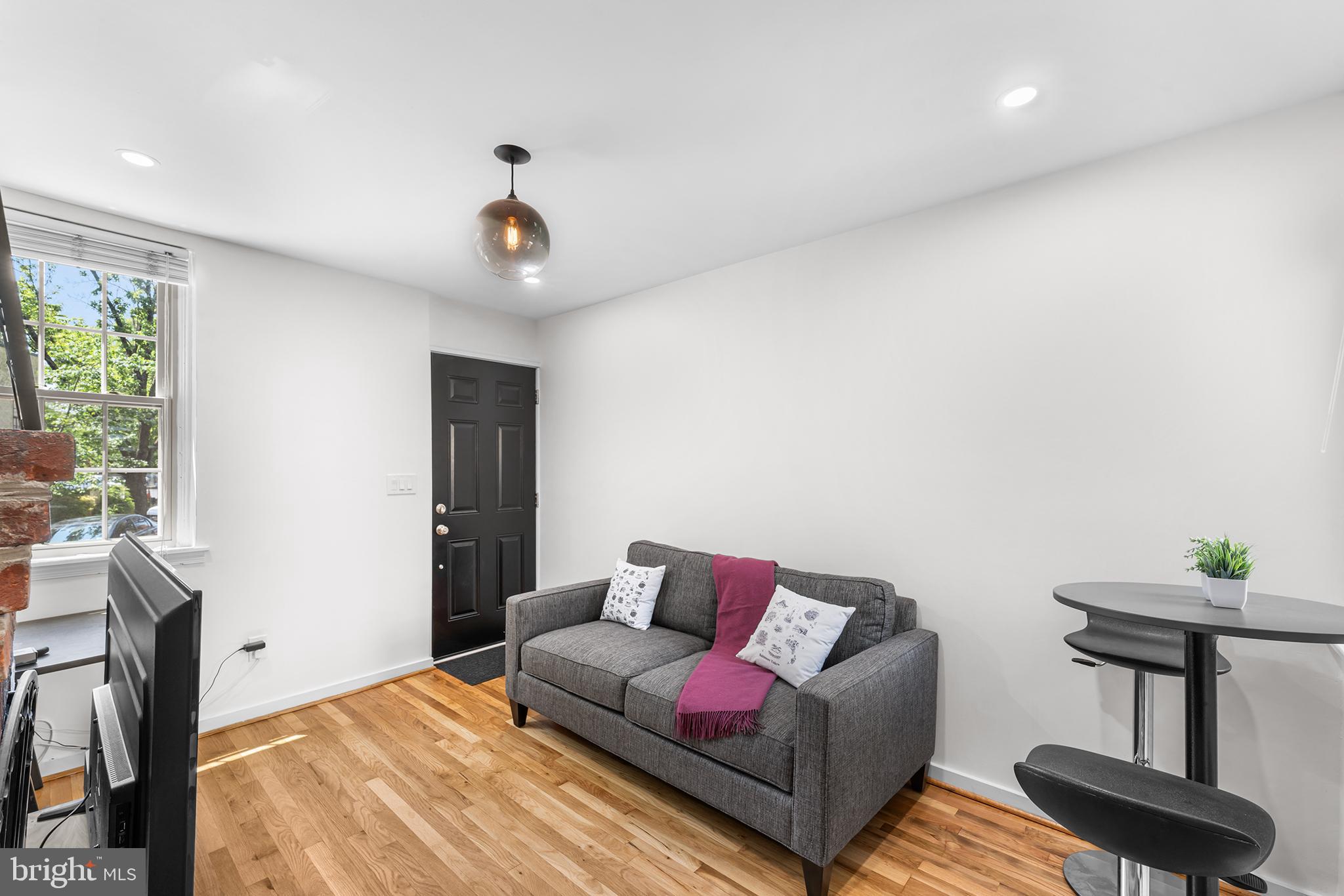 112 MONTGOMERY STREET W