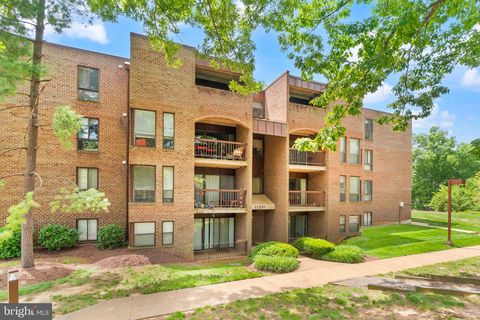 Photo of 11200 Chestnut Grove Square #302, RESTON, VA 20190 (MLS # VAFX2316964)
