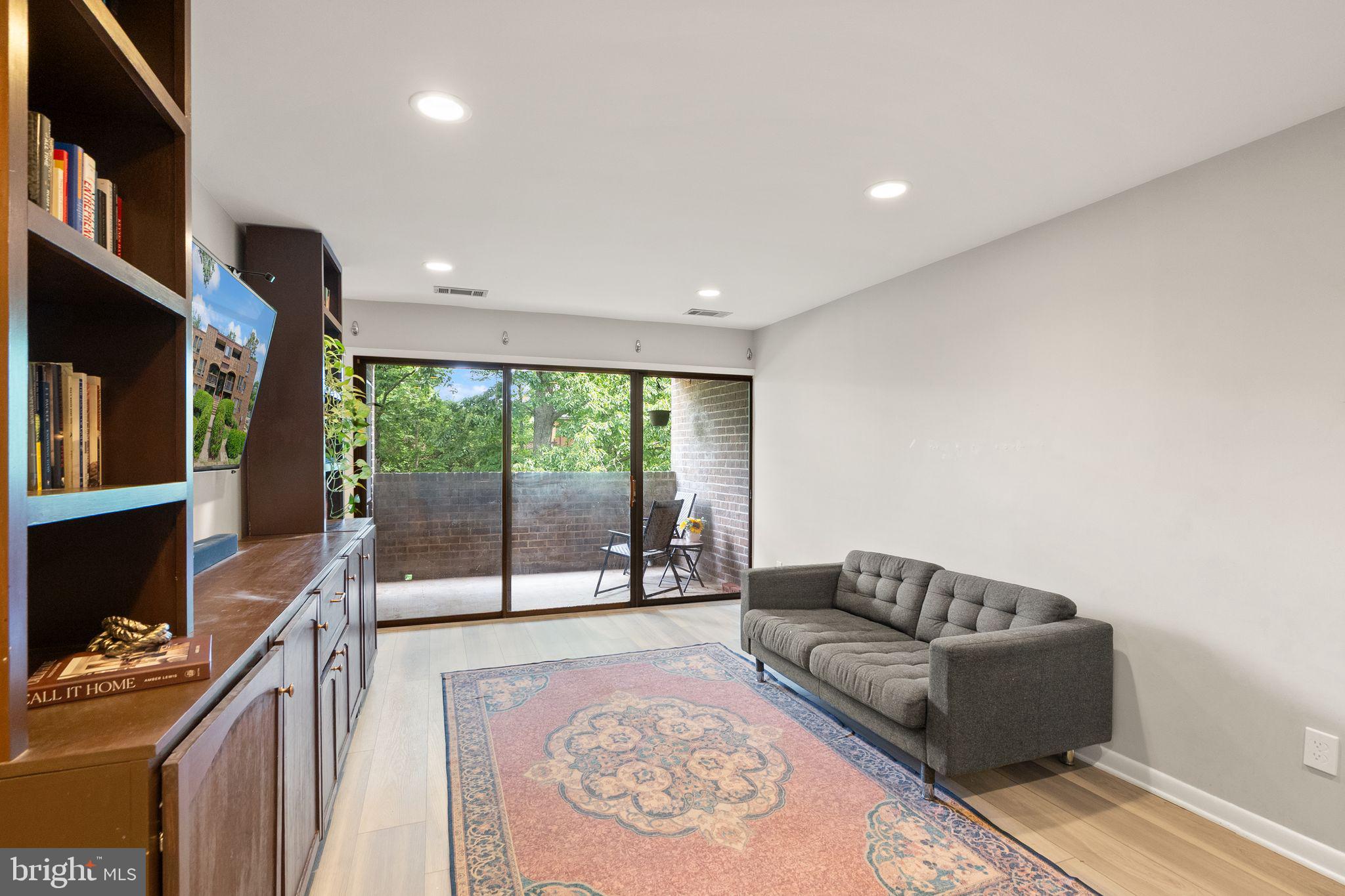 11200 CHESTNUT GROVE SQUARE 302