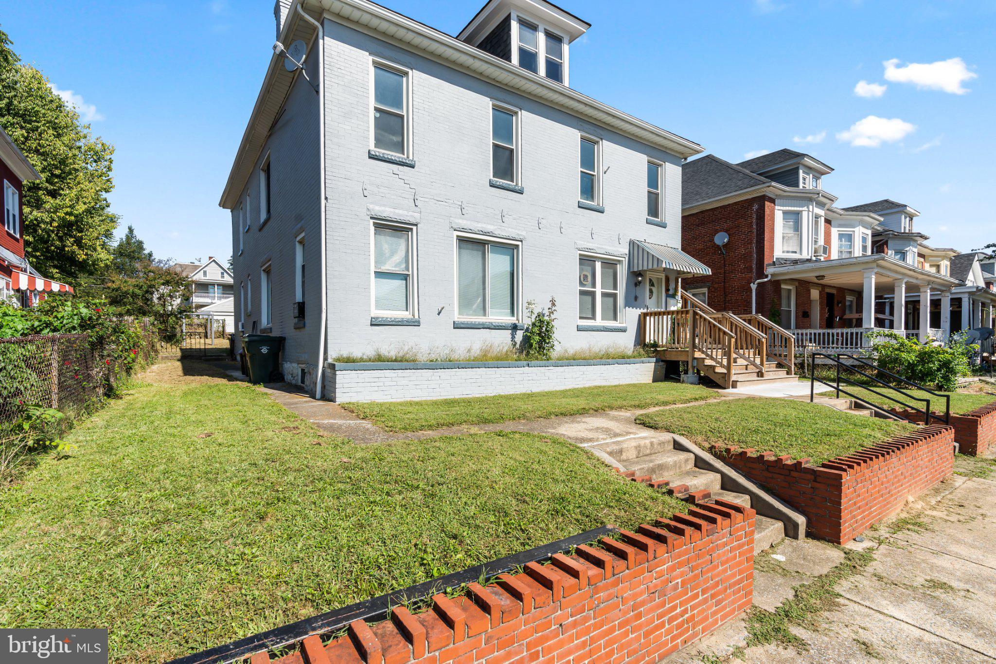 807-809 MULBERRY AVENUE