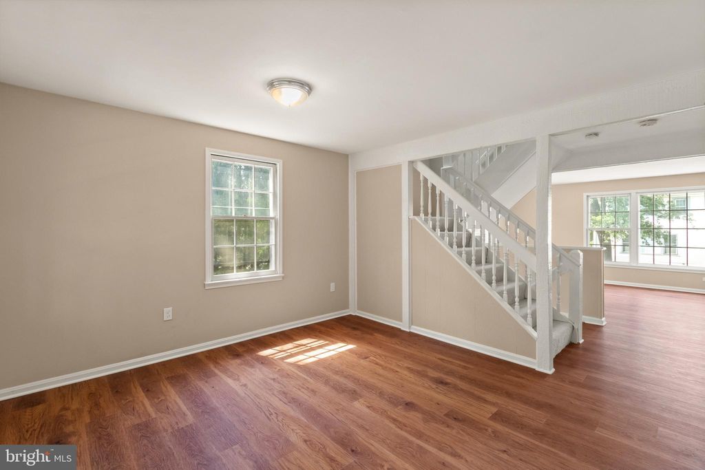 Photo of 13143 Putnam Circle, WOODBRIDGE, VA 22191 (MLS # VAPW2104524)