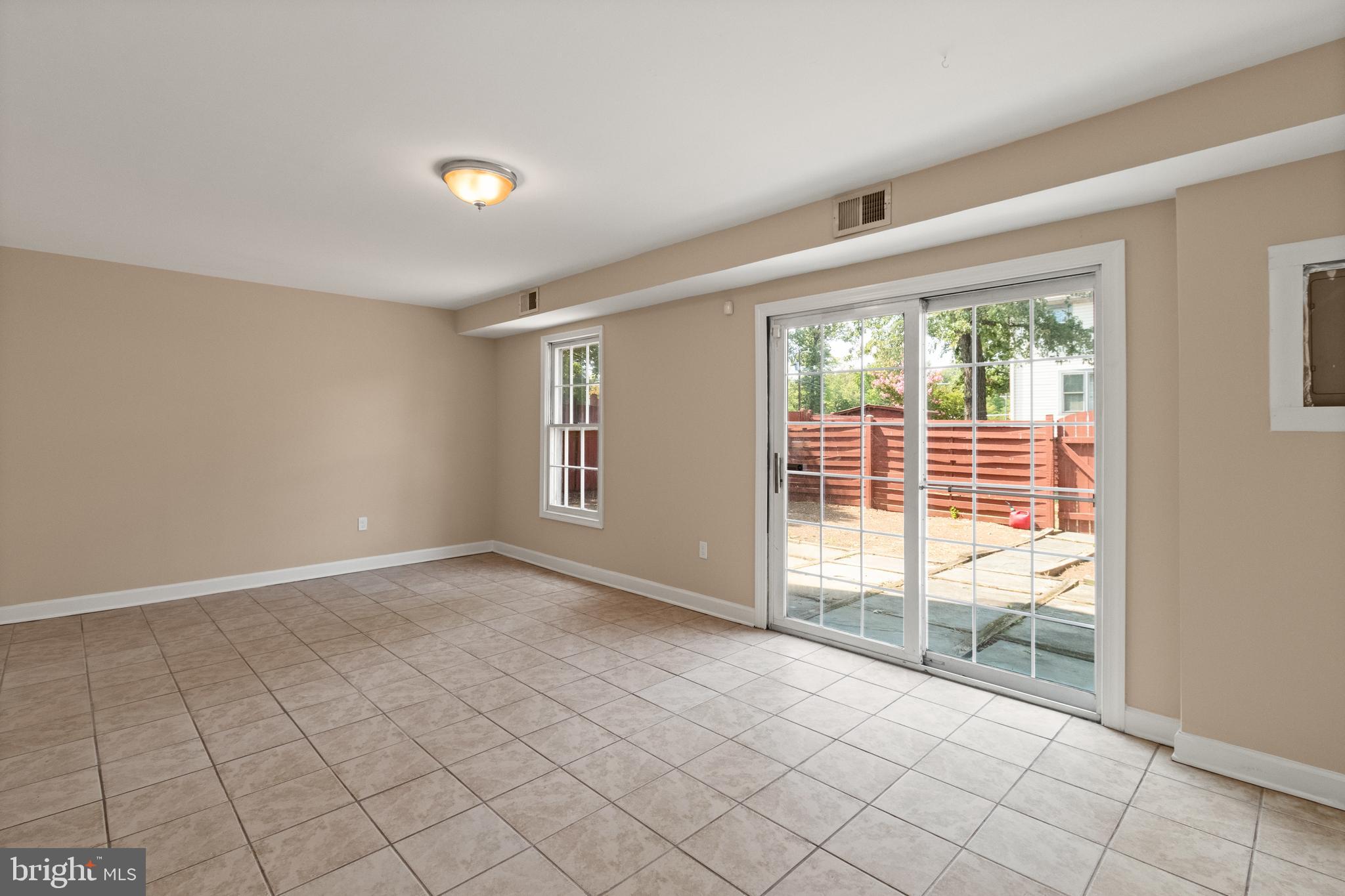 GREENWICH - Residential Lease