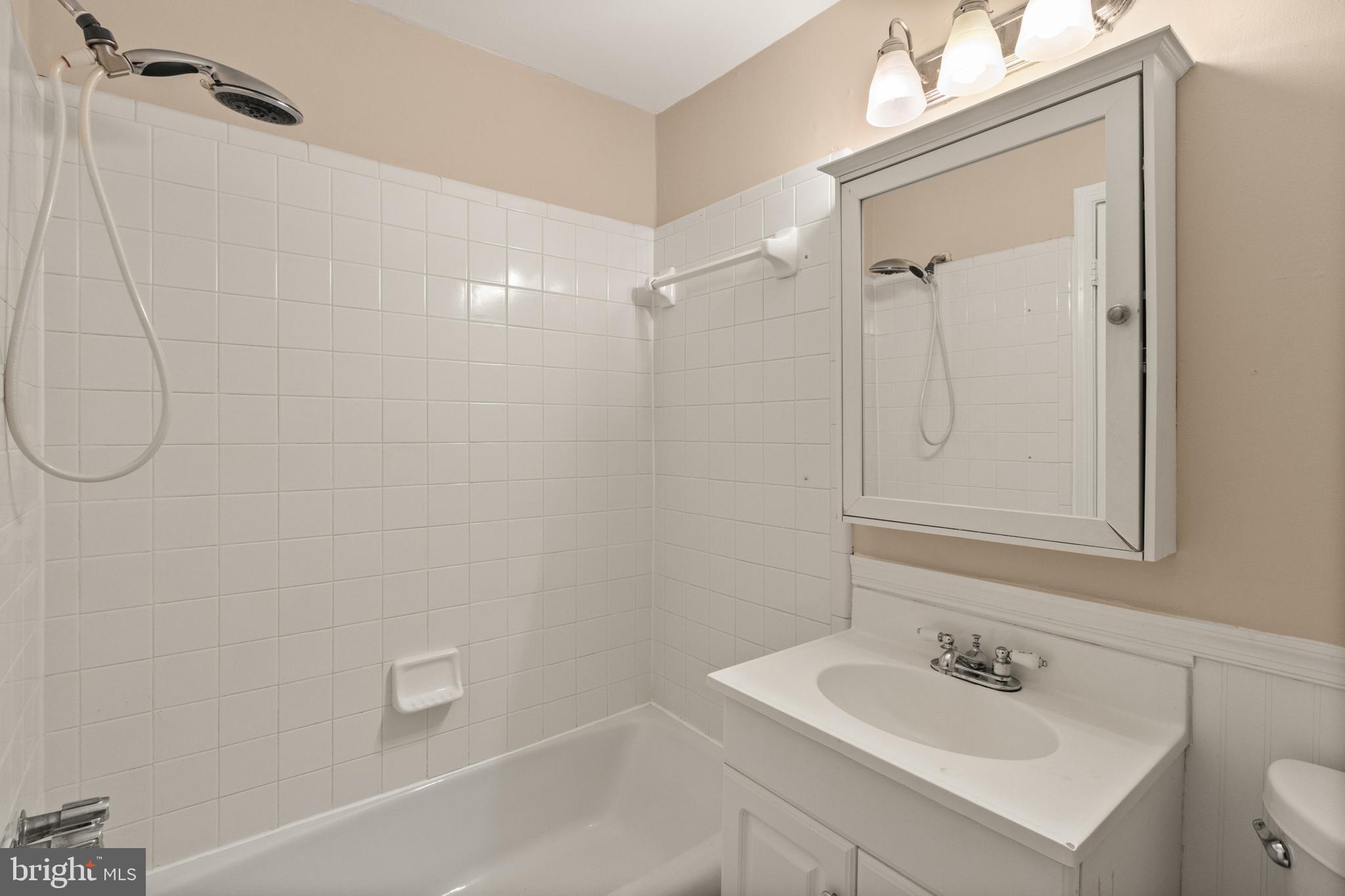 GREENWICH - Residential Lease