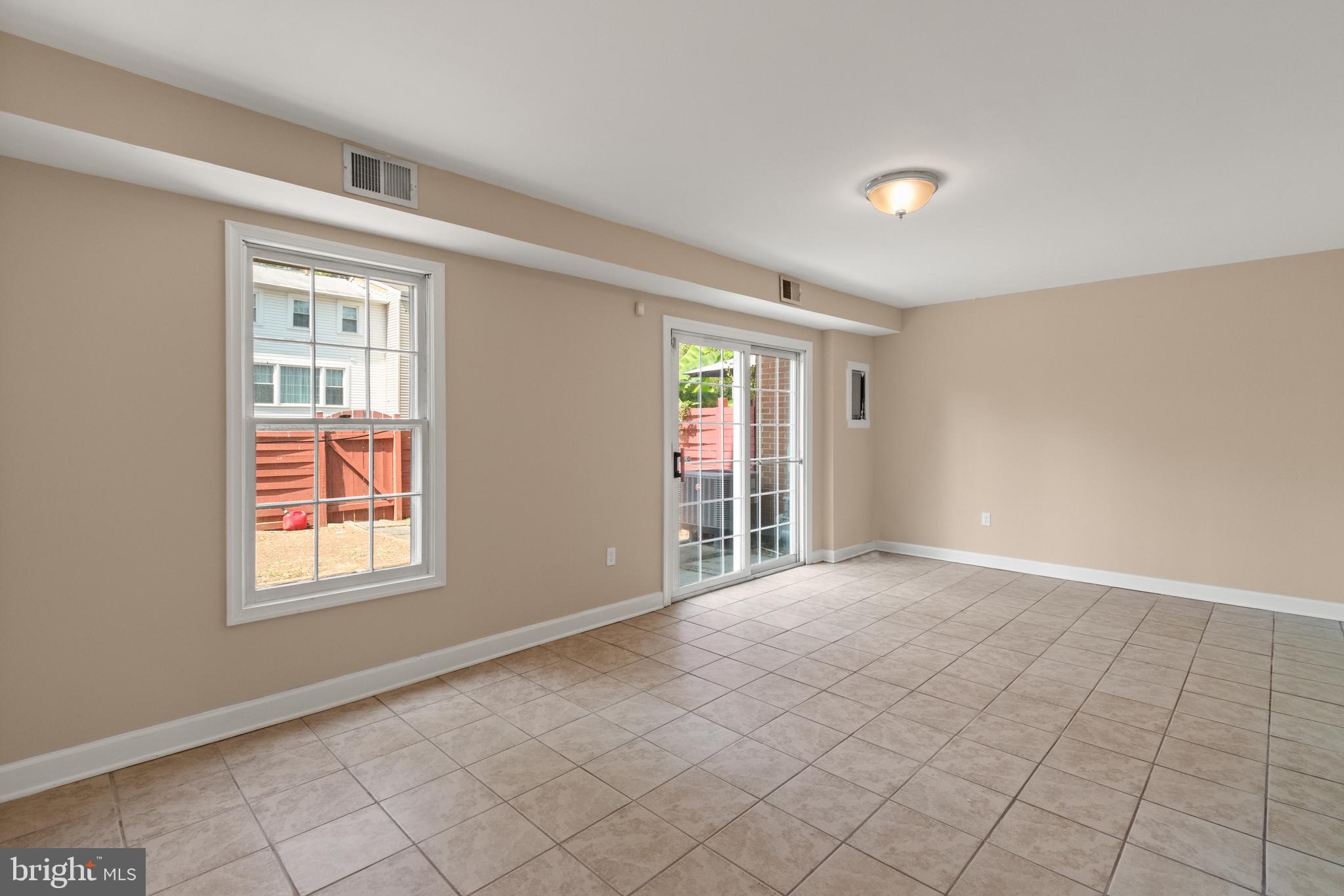 GREENWICH - Residential Lease