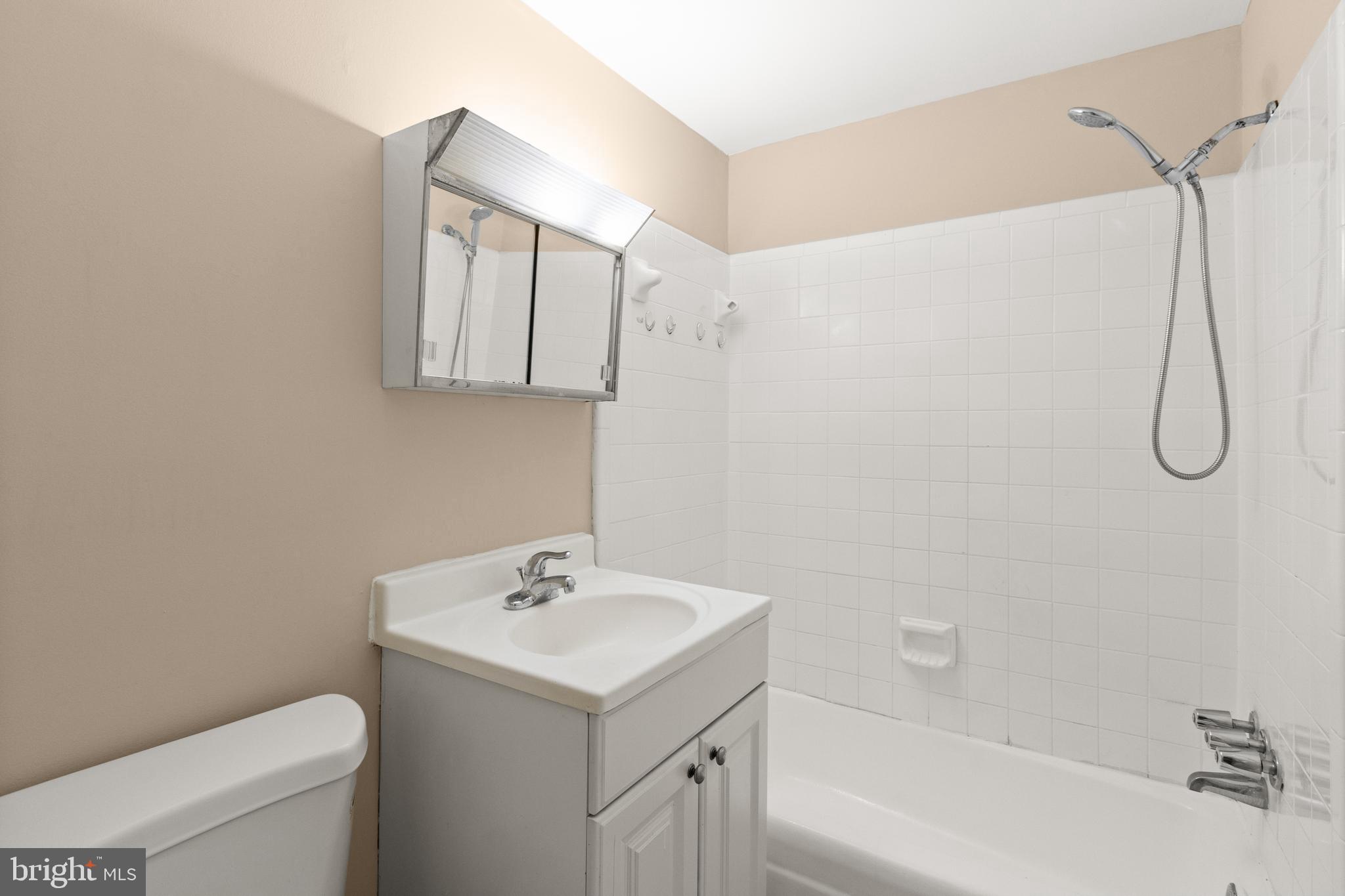 GREENWICH - Residential Lease