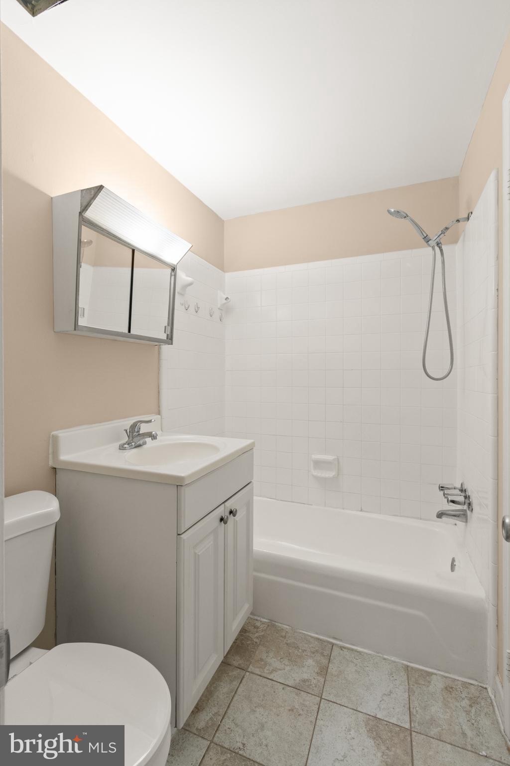 GREENWICH - Residential Lease