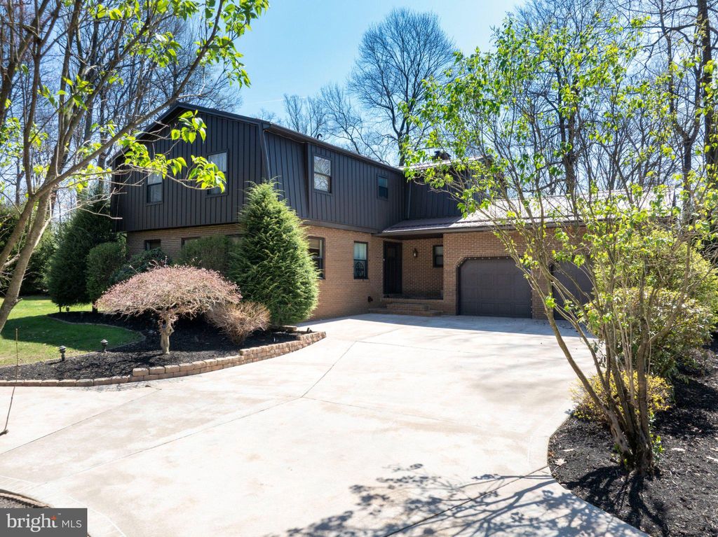 Photo of 5120 White Oak Drive, INDIANA, PA 15701 (MLS # PAIA2000100)