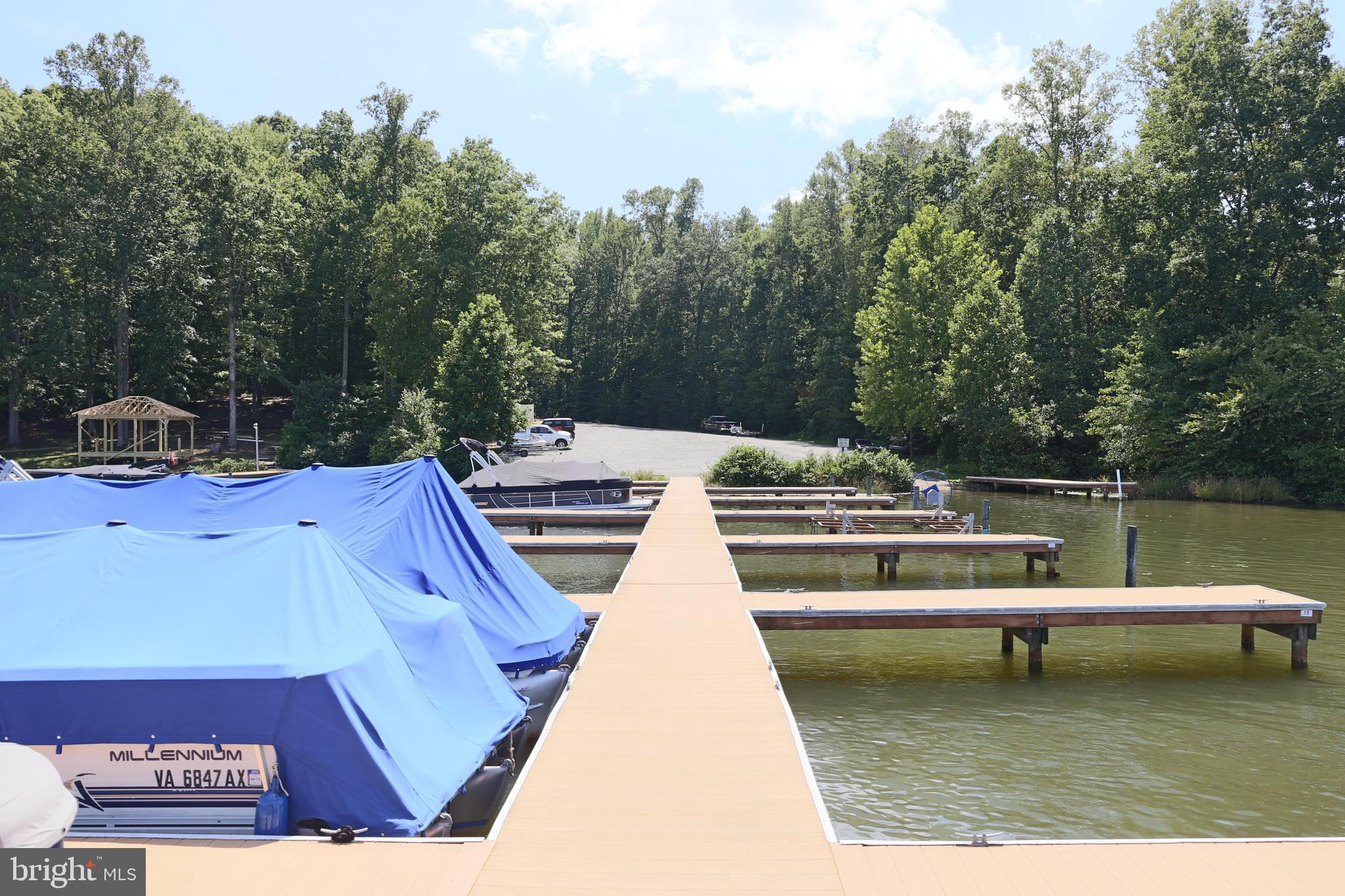 FRESHWATER ESTATES - Land