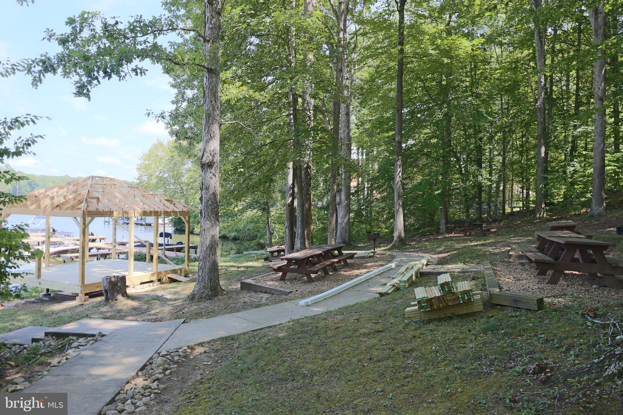 FRESHWATER ESTATES - Land