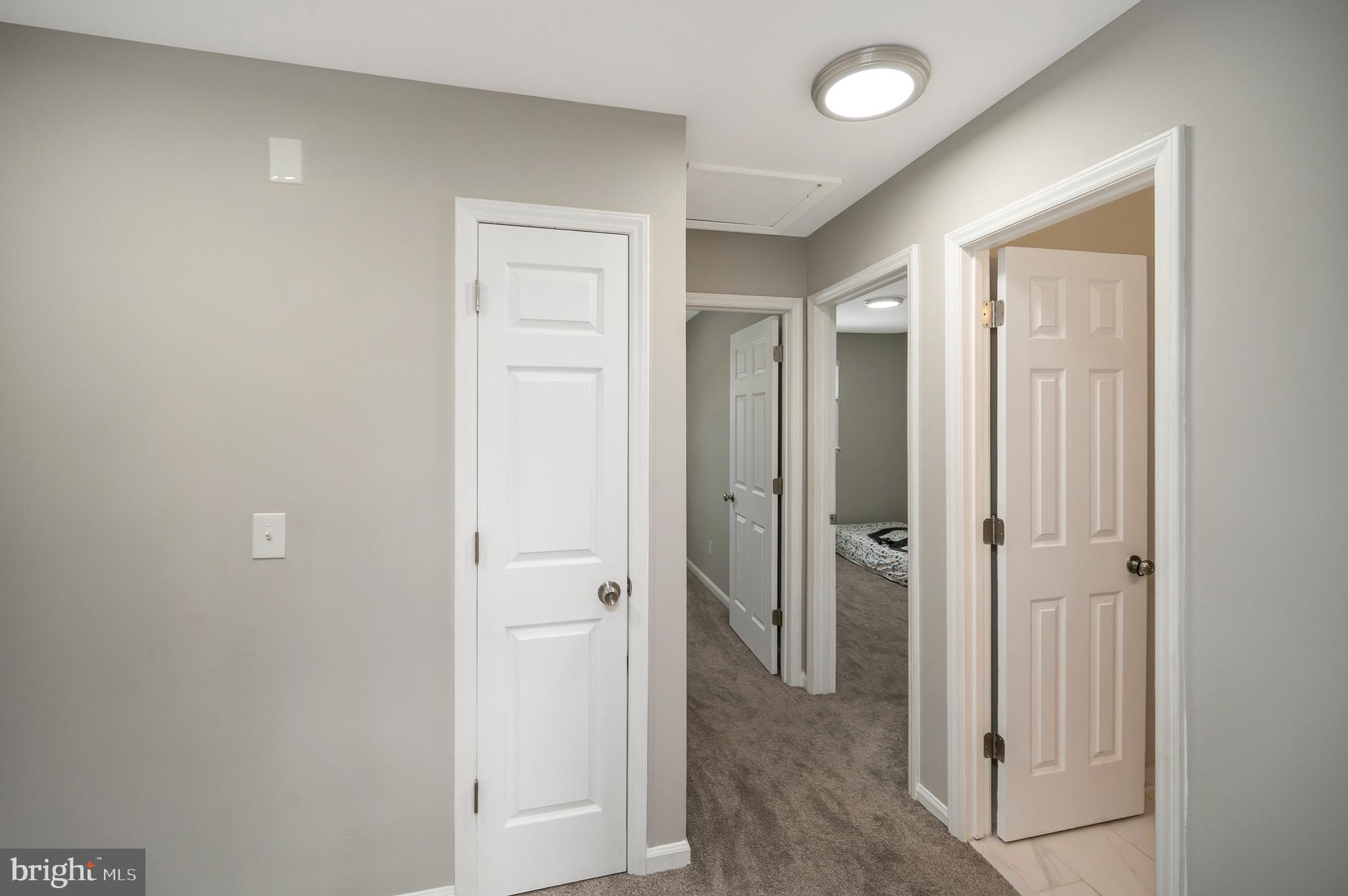 TOWN & COUNTRY TOWNHOUSES - Residential