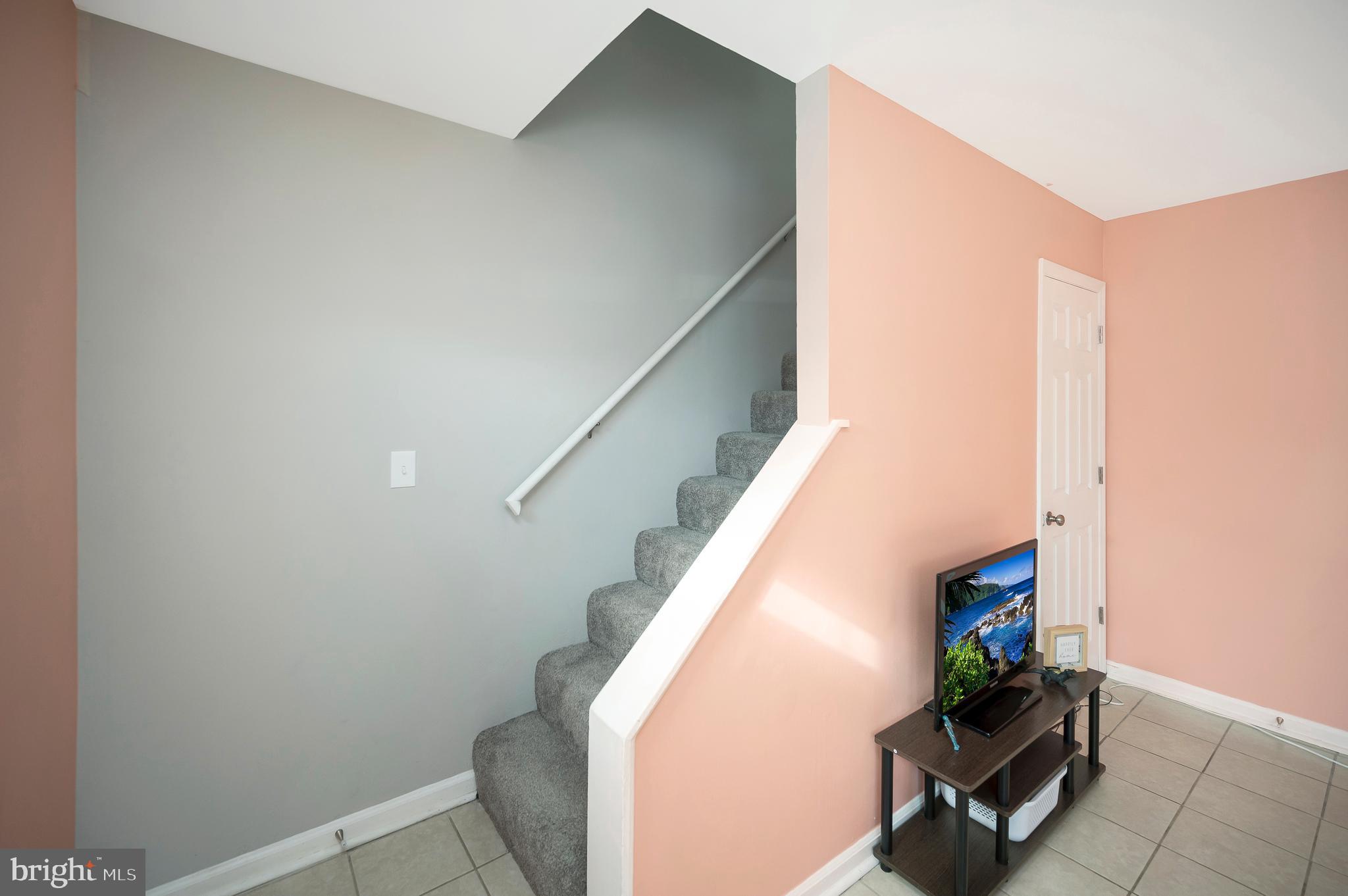 TOWN & COUNTRY TOWNHOUSES - Residential