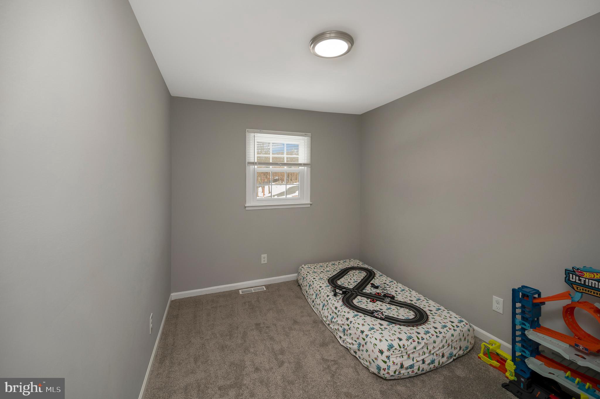 TOWN & COUNTRY TOWNHOUSES - Residential