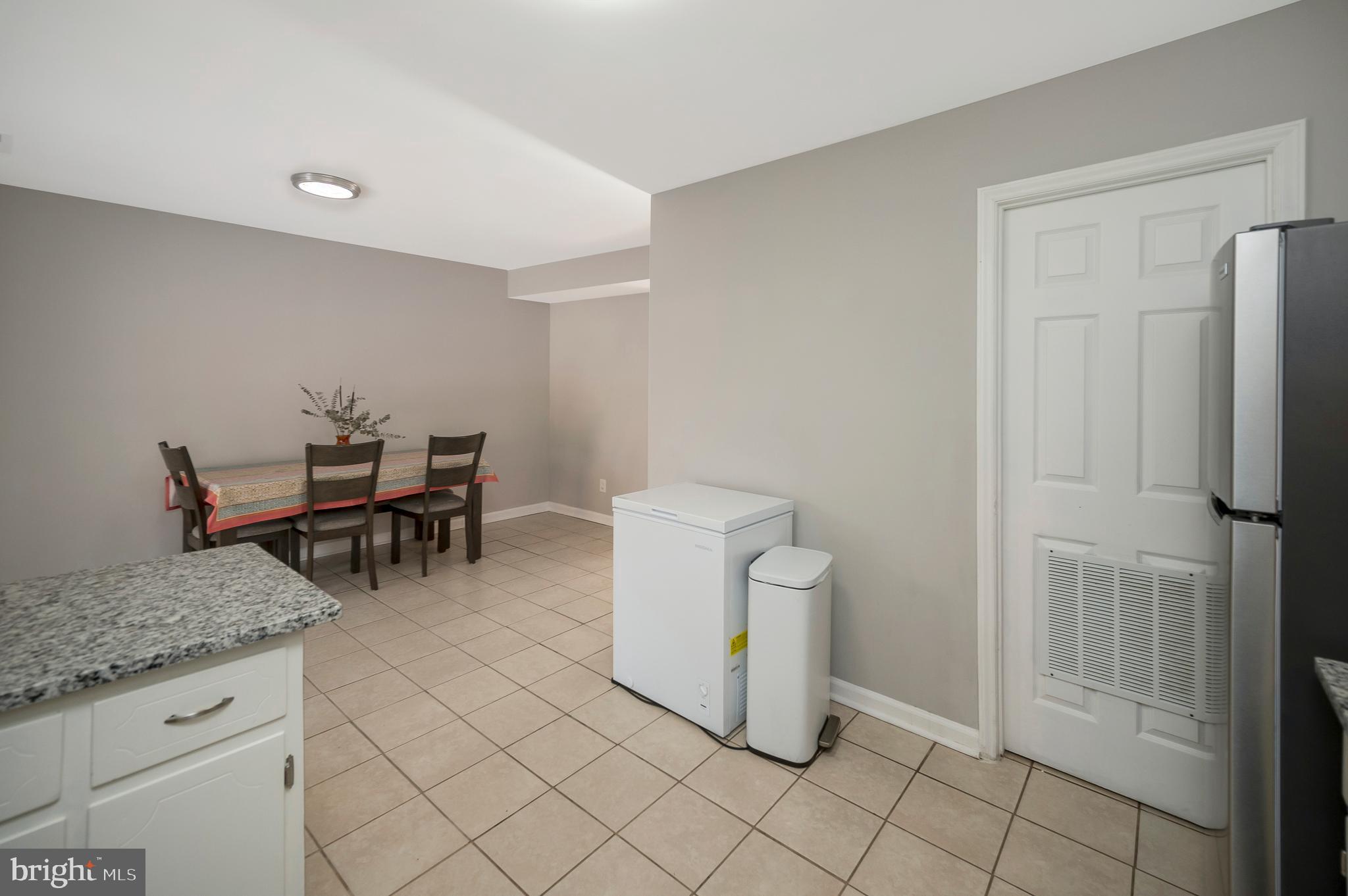 TOWN & COUNTRY TOWNHOUSES - Residential