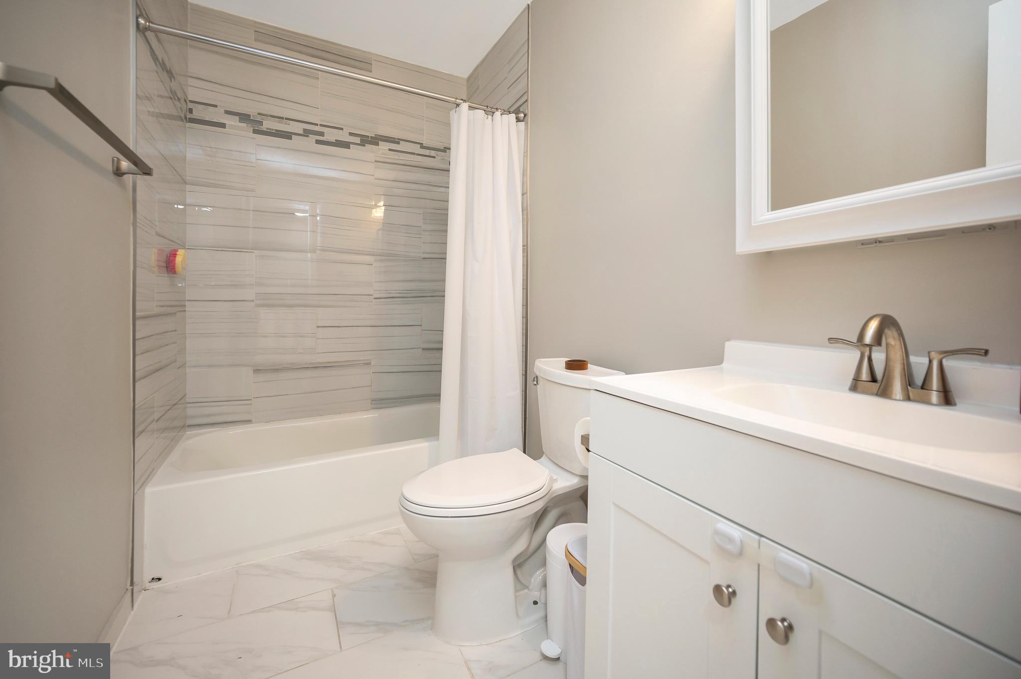 TOWN & COUNTRY TOWNHOUSES - Residential