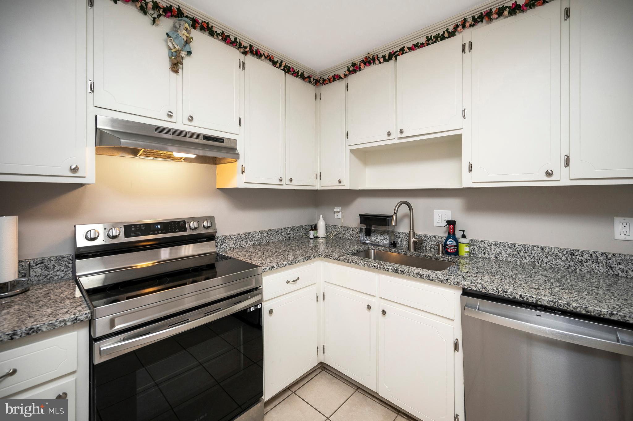 TOWN & COUNTRY TOWNHOUSES - Residential