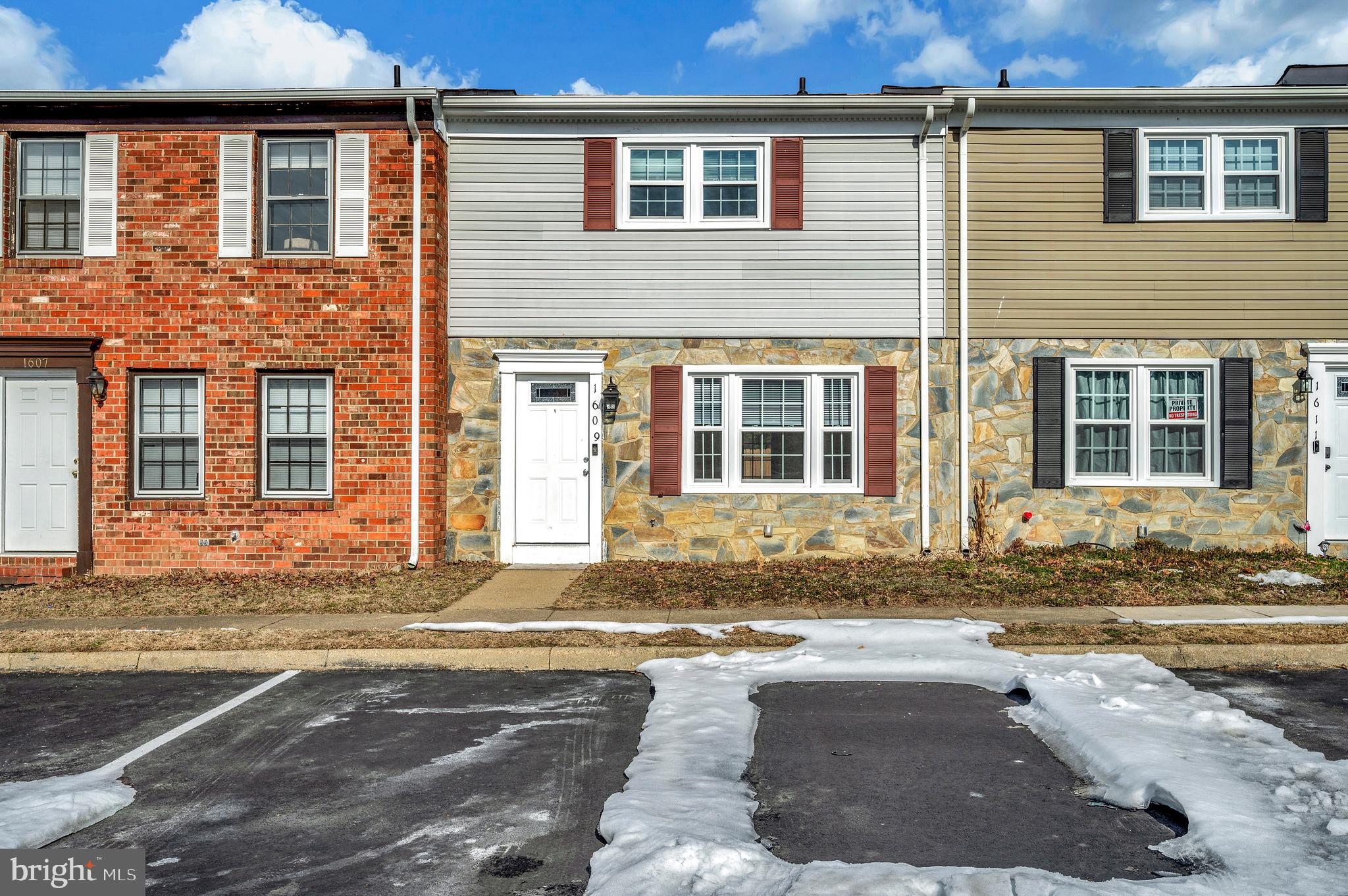 TOWN & COUNTRY TOWNHOUSES - Residential