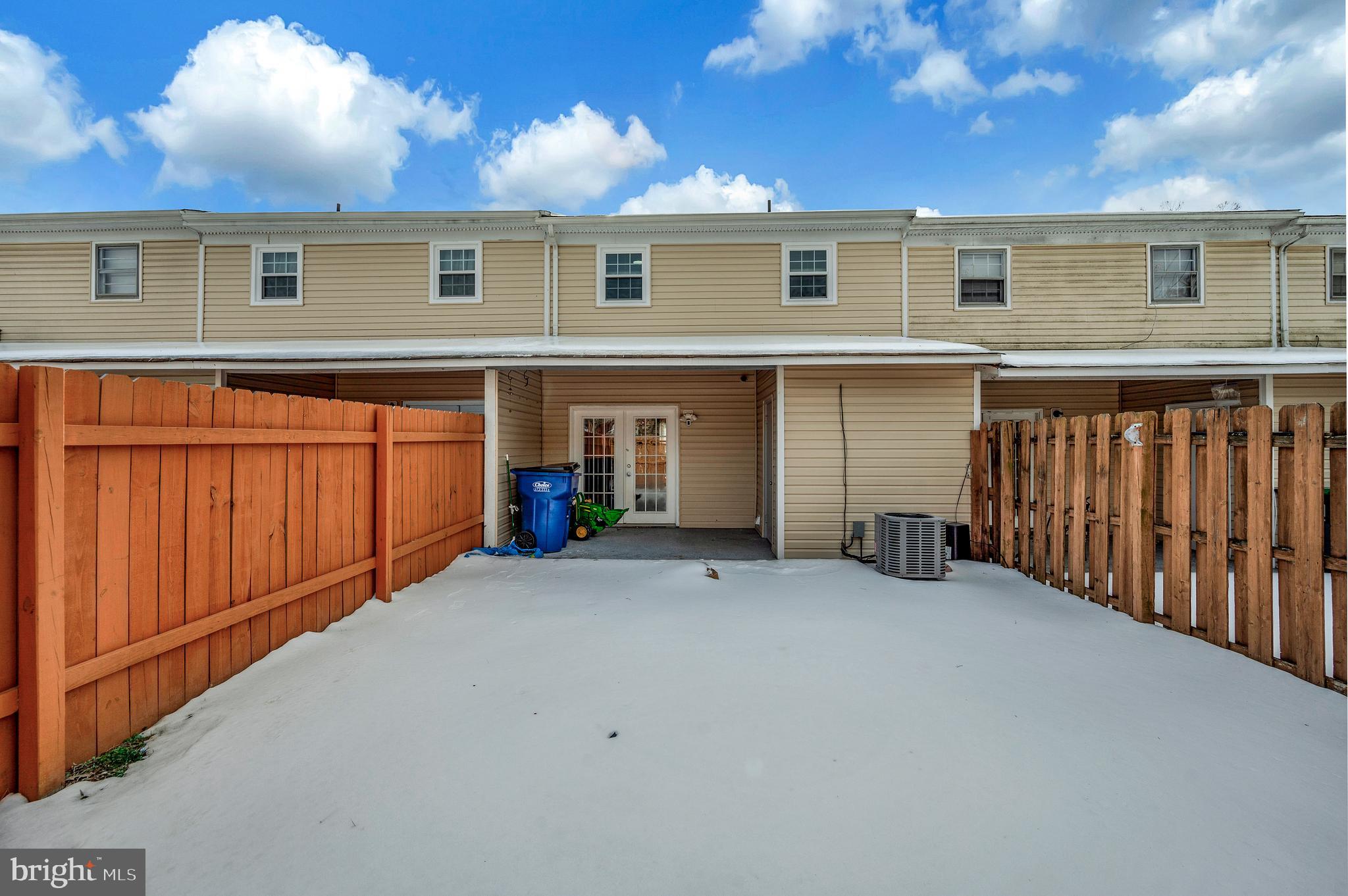 TOWN & COUNTRY TOWNHOUSES - Residential