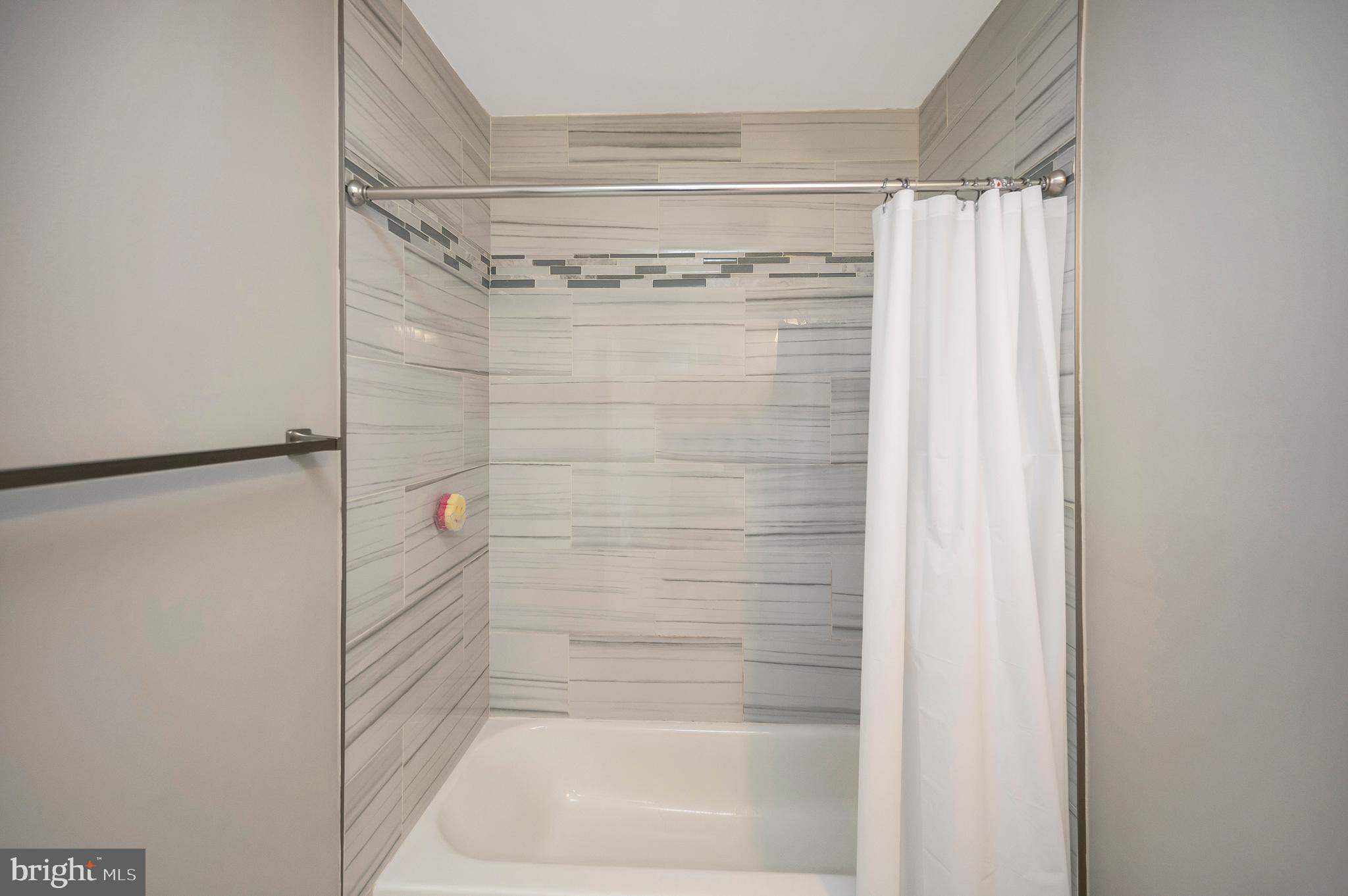 TOWN & COUNTRY TOWNHOUSES - Residential