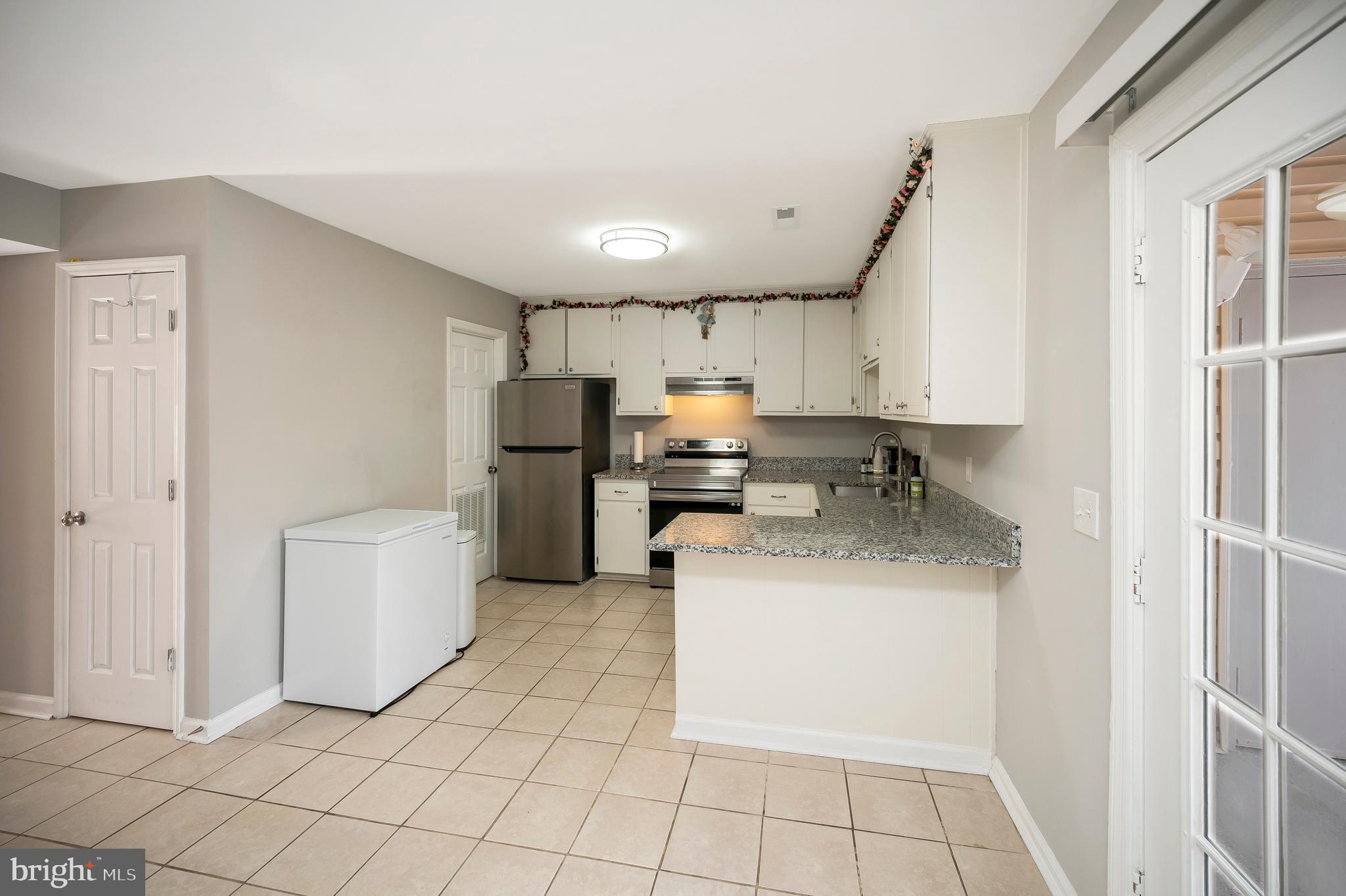 TOWN & COUNTRY TOWNHOUSES - Residential