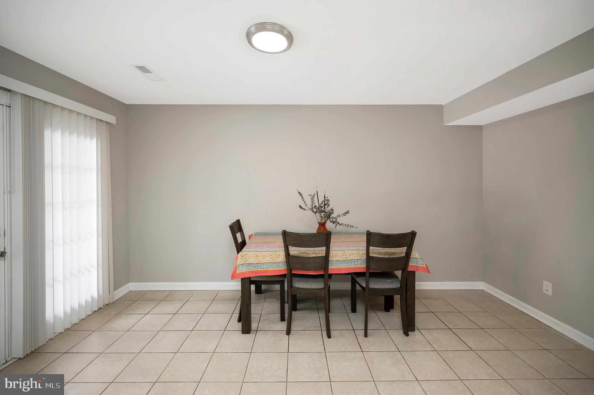 TOWN & COUNTRY TOWNHOUSES - Residential