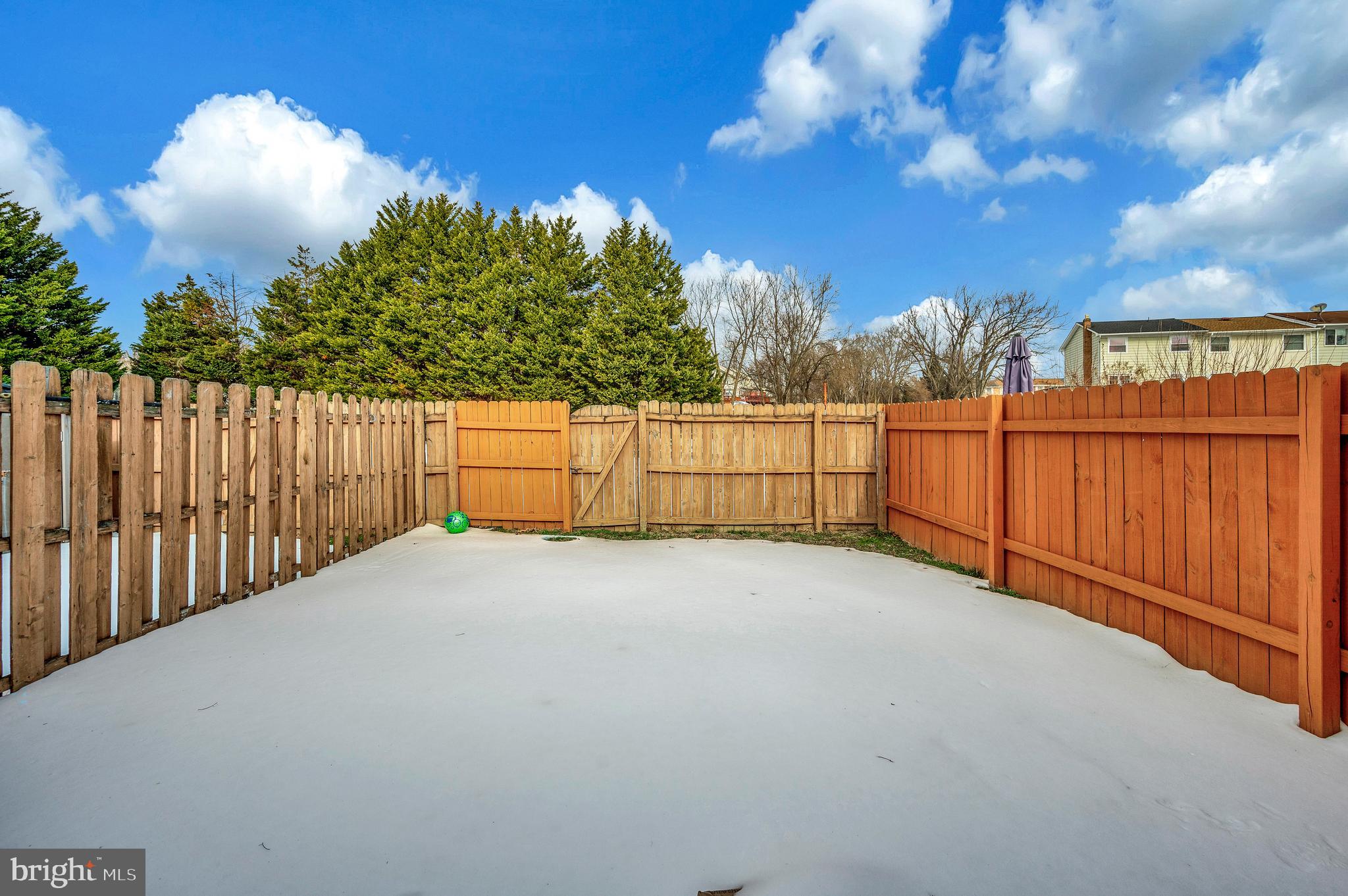 TOWN & COUNTRY TOWNHOUSES - Residential