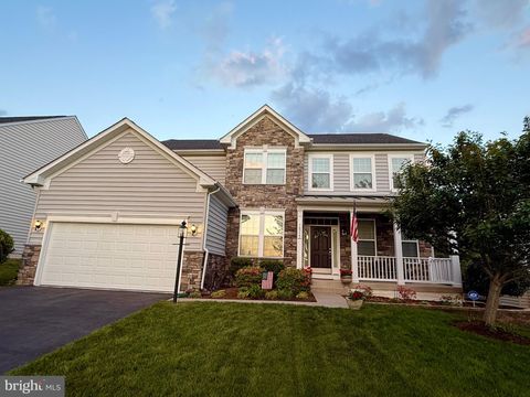 Photo of 16315 Boatswain Circle, WOODBRIDGE, VA 22191 (MLS # VAPW2118160)