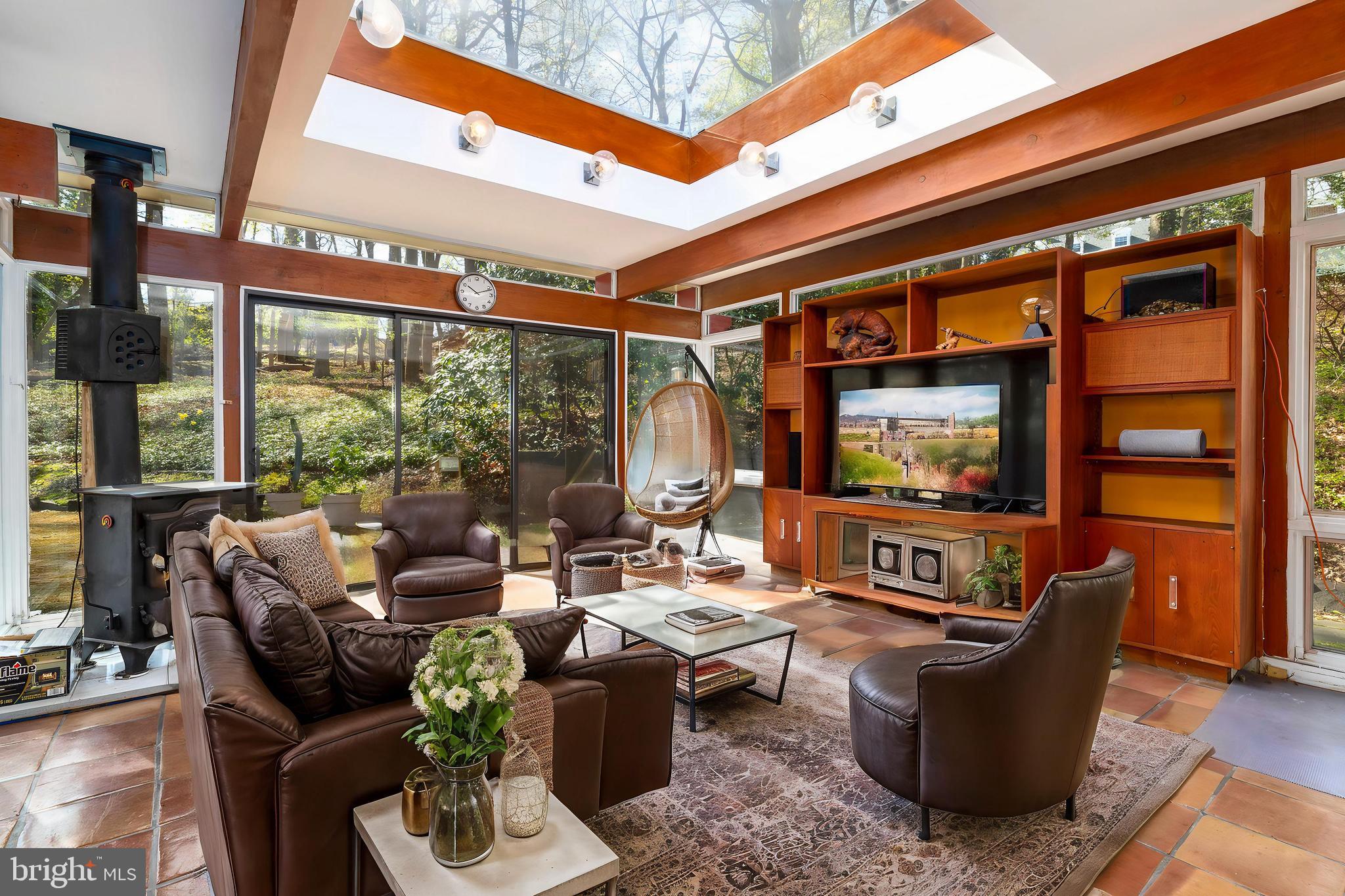 OLD WYNCOTE - Residential