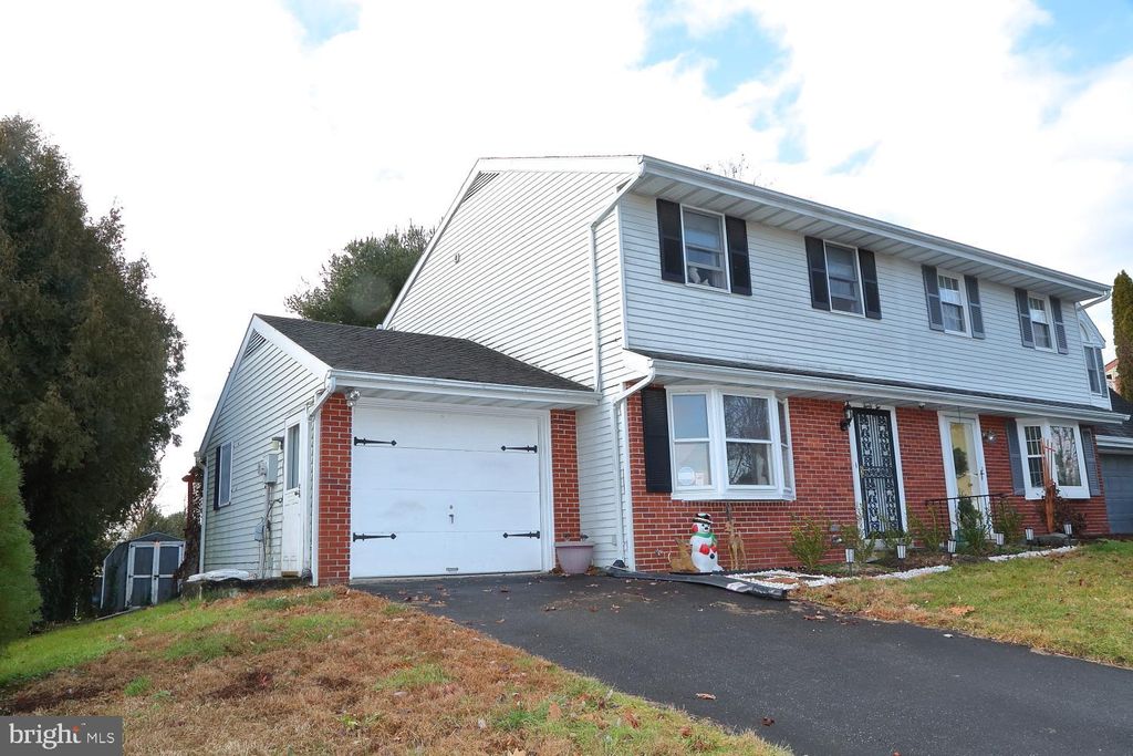 Photo of 32 TURNBRIDGE DR, LANCASTER, PA 17603 (MLS # PALA2029370)
