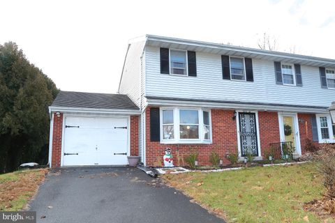 Photo of 32 TURNBRIDGE DR, LANCASTER, PA 17603 (MLS # PALA2029370)