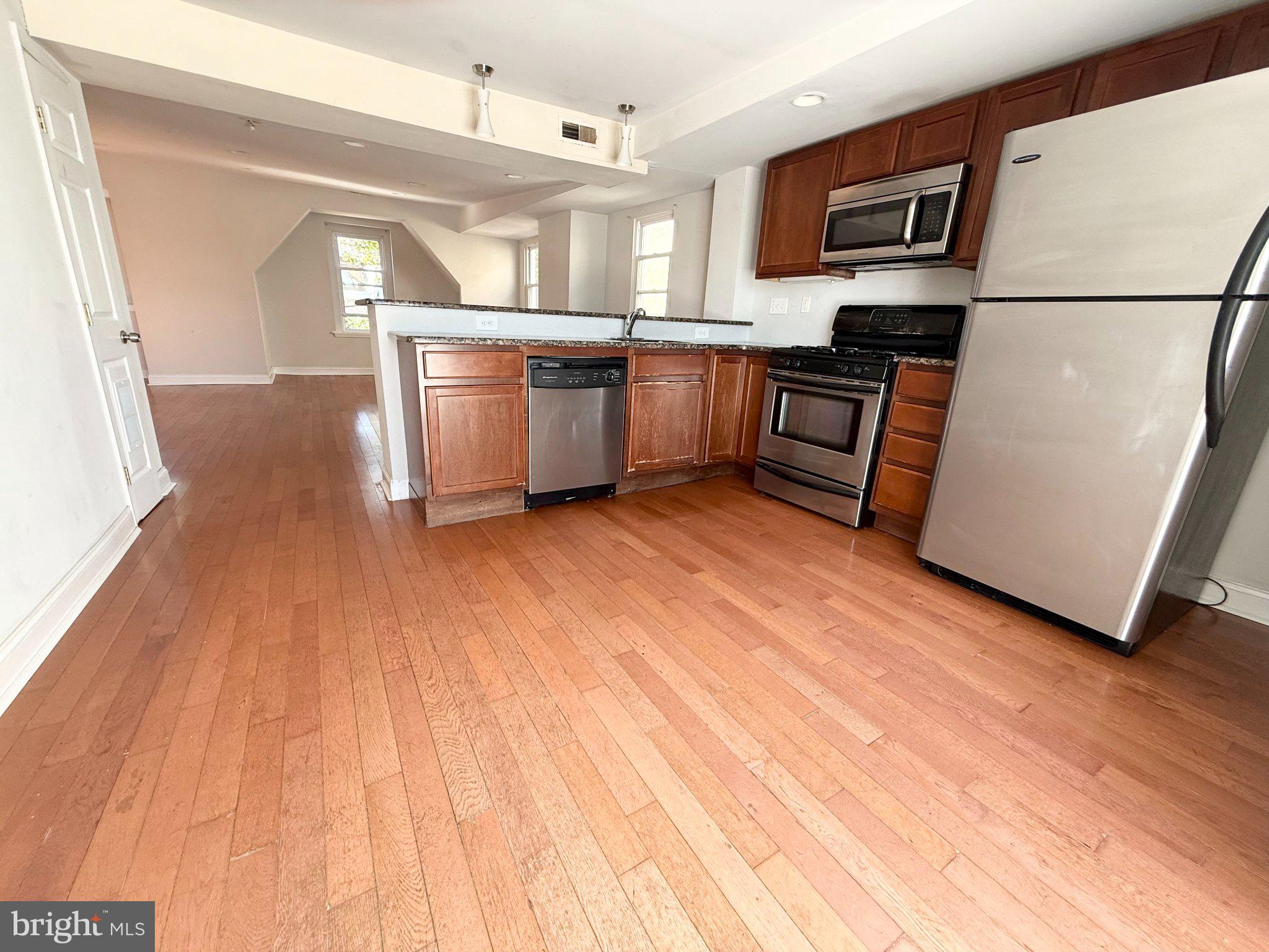 204 SUMAC STREET 3