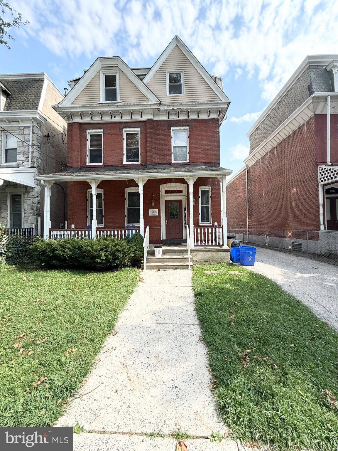 204 SUMAC STREET 3