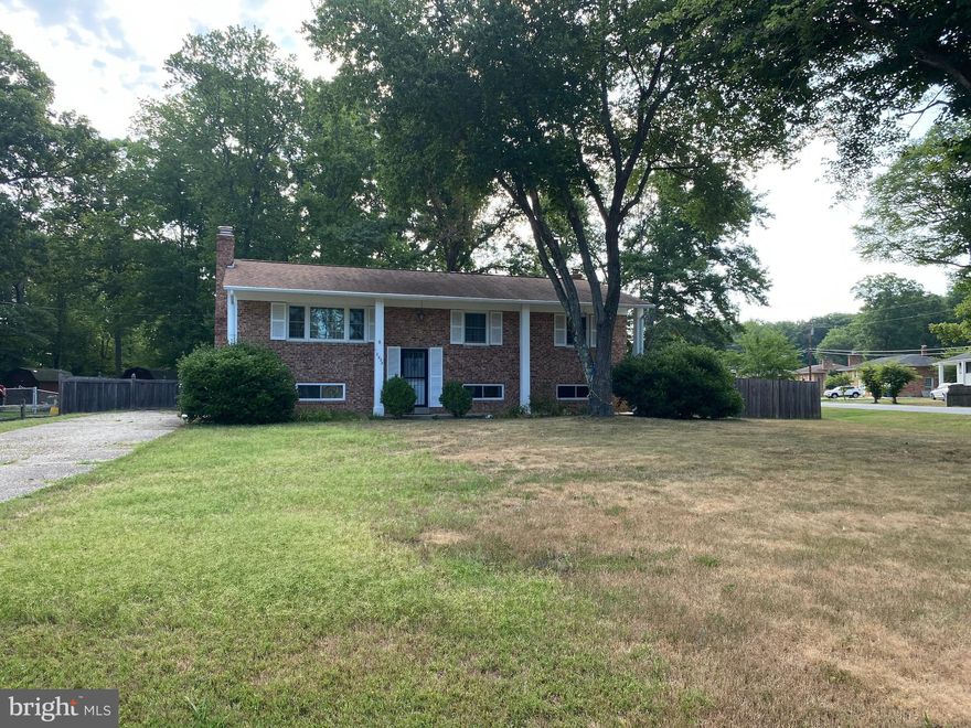 Nice spacious home, family room, large lot with pergola with ceiling fan and electric, wood stove, and washer & dryer. Available immediately.  Qualifying income $91,000 per year, 600 minimum credit score all applicants over 18 must apply.  Pets accepted case by case with $500 pet deposit.