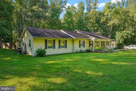 Photo of 18303 Possum Point Road, DUMFRIES, VA 22026 (MLS # VAPW2122222)