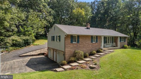 Photo of 693 CENTER RD, QUARRYVILLE, PA 17566 (MLS # PALA2040418)