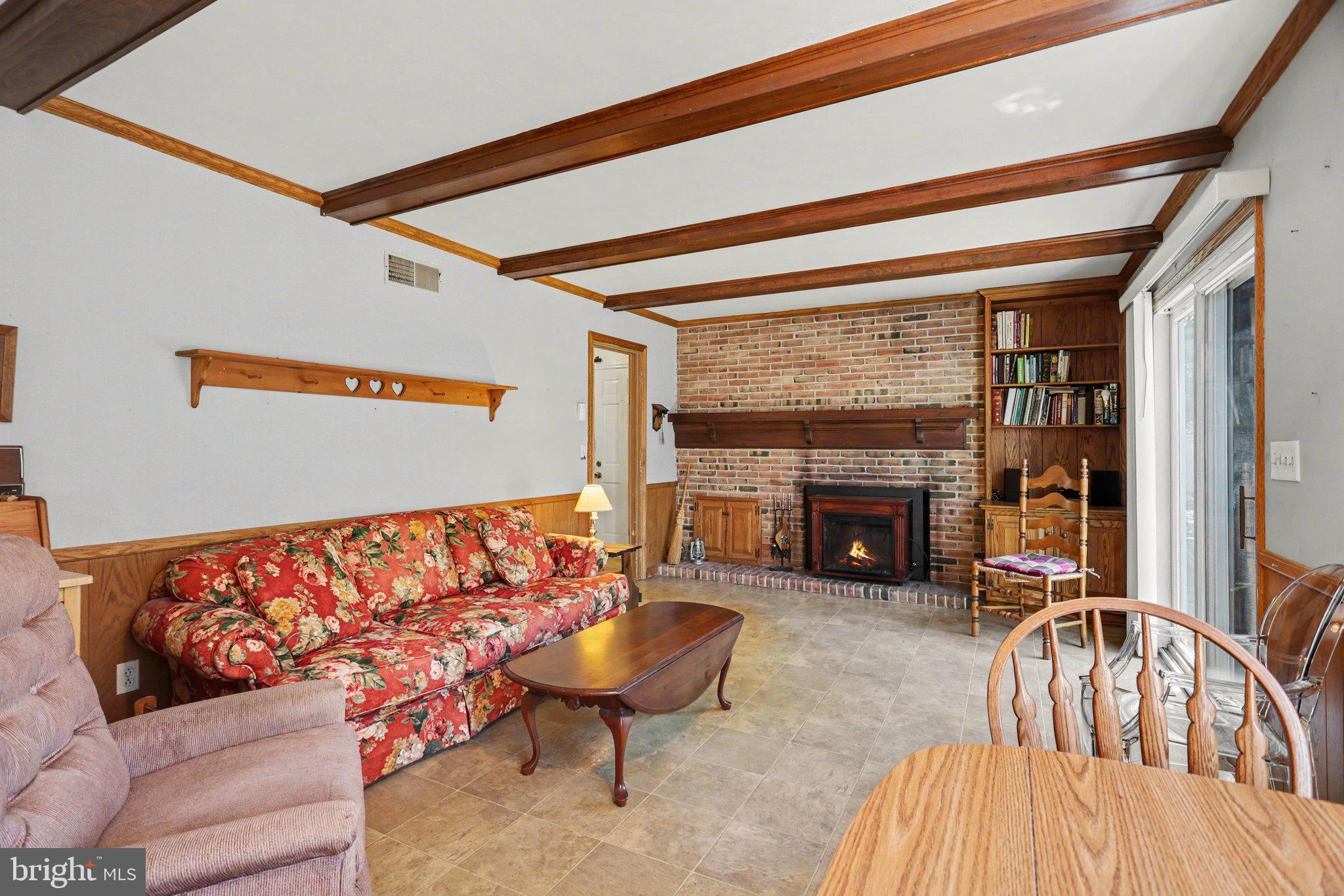 LAUREL WOODS - Residential