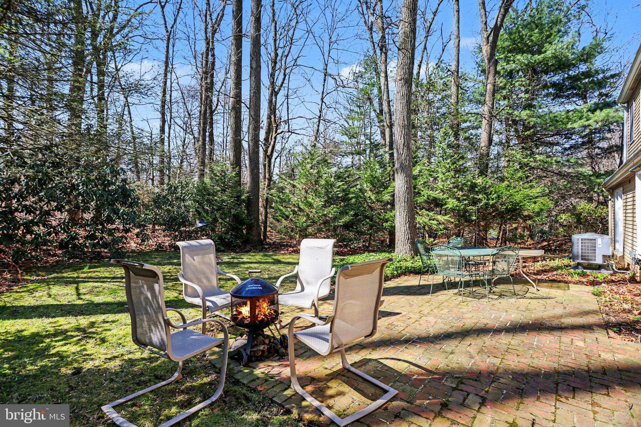 LAUREL WOODS - Residential