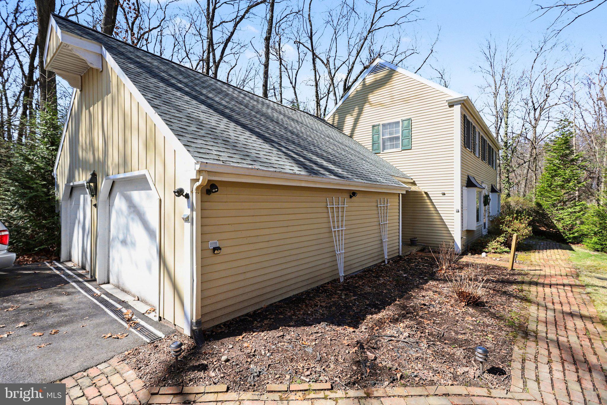 LAUREL WOODS - Residential