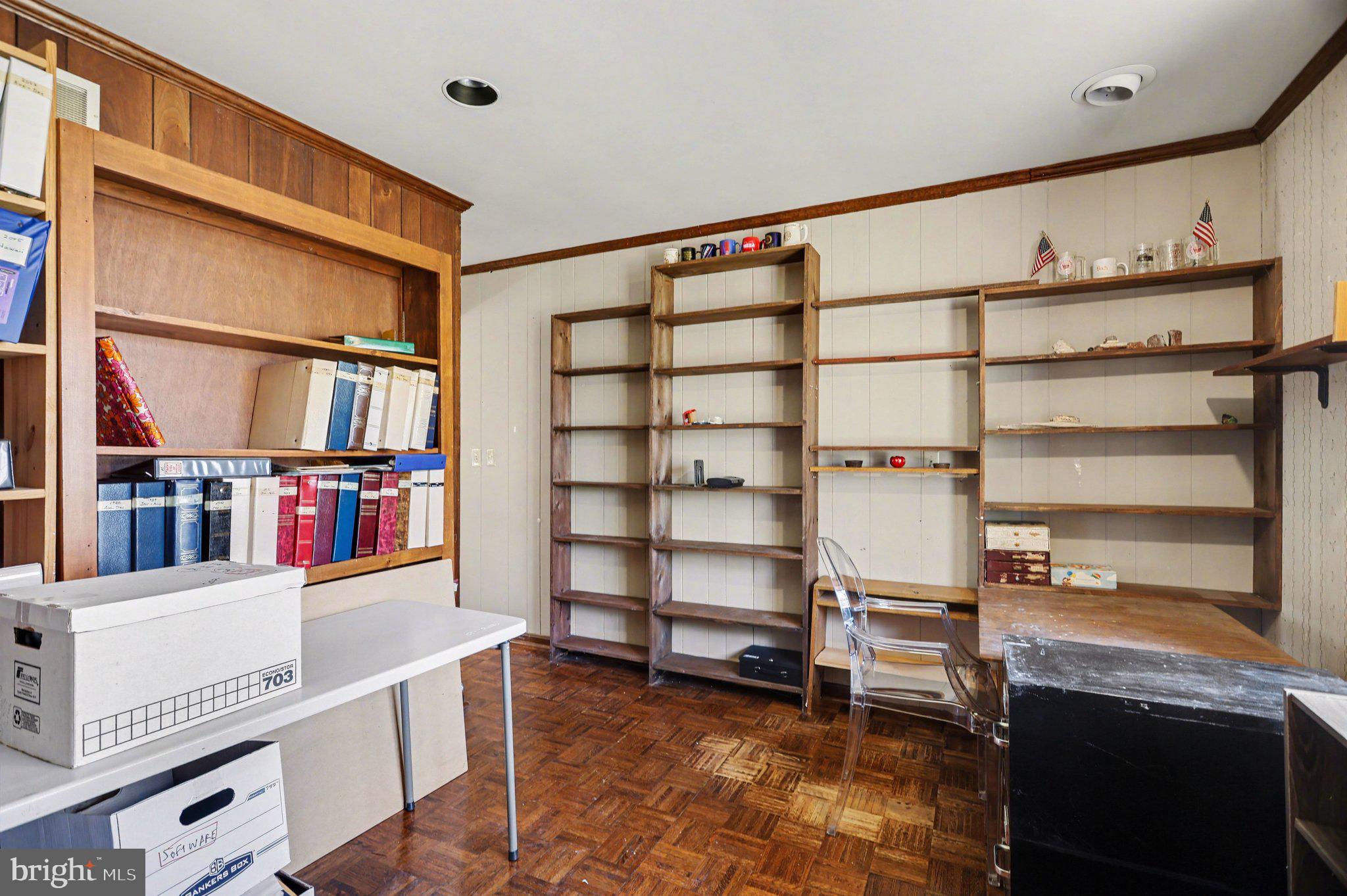 LAUREL WOODS - Residential