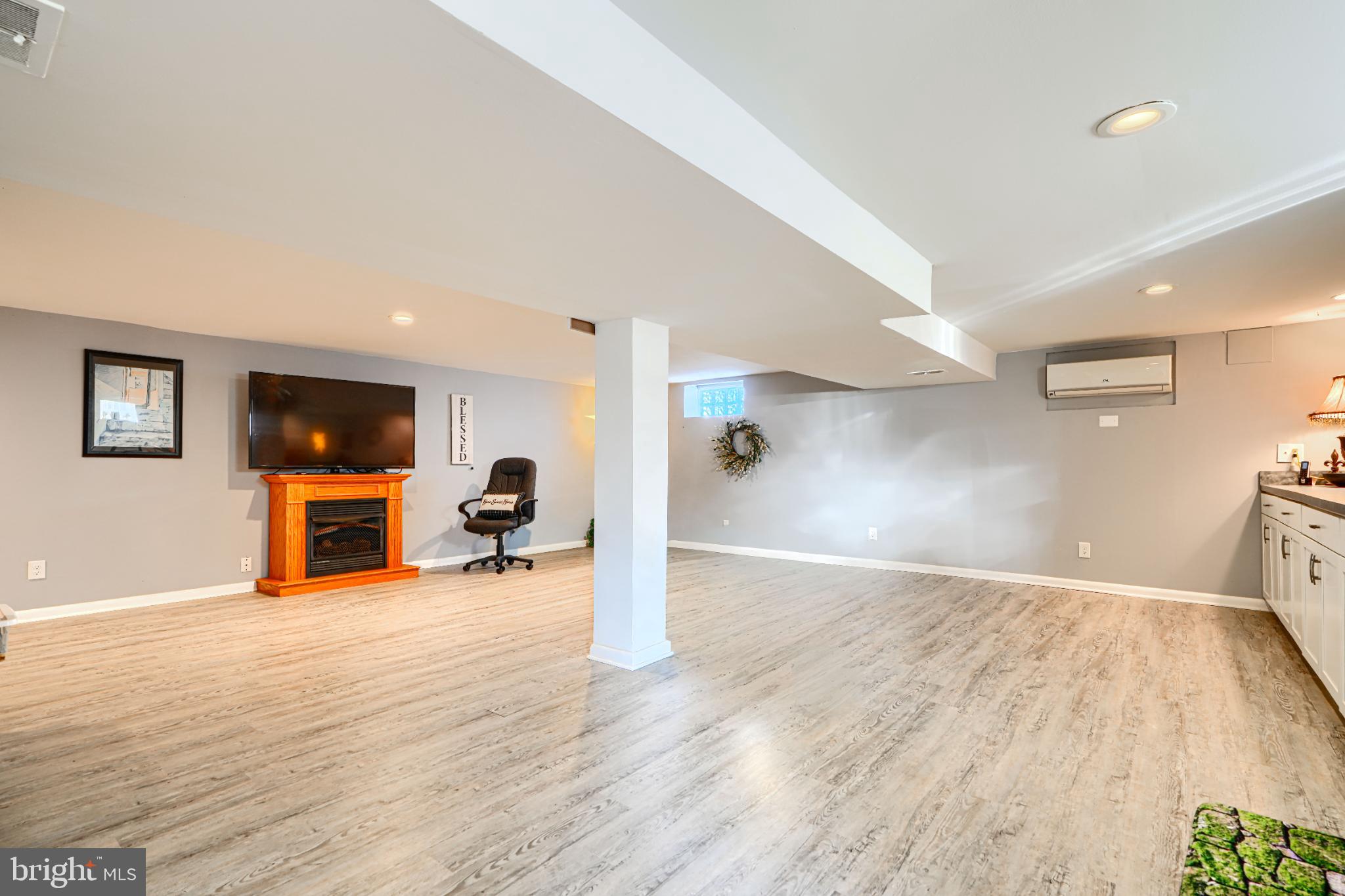 HARWOOD MANOR - Residential