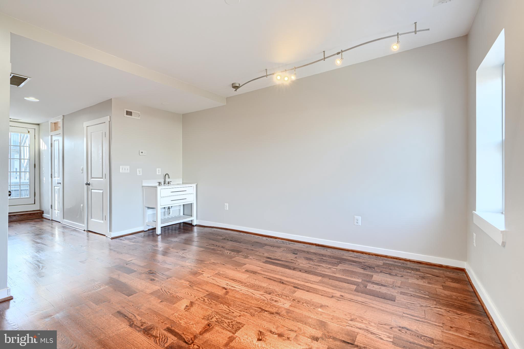 LOCUST POINT - Residential