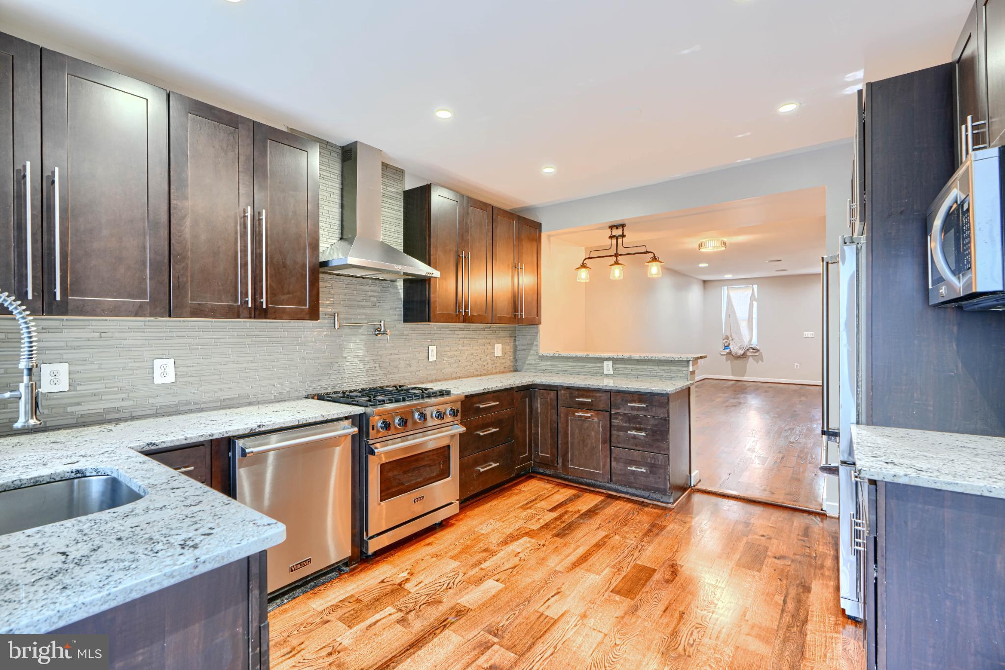 LOCUST POINT - Residential