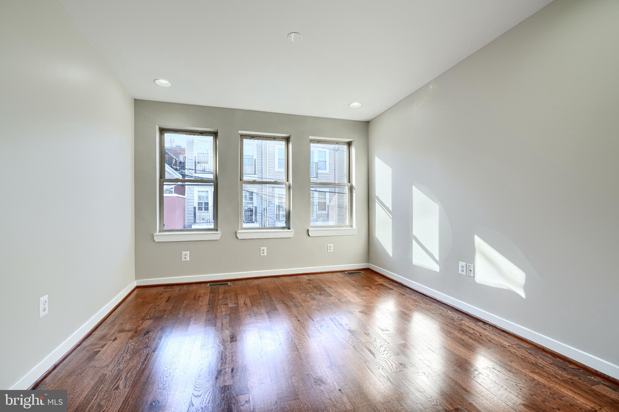 LOCUST POINT - Residential