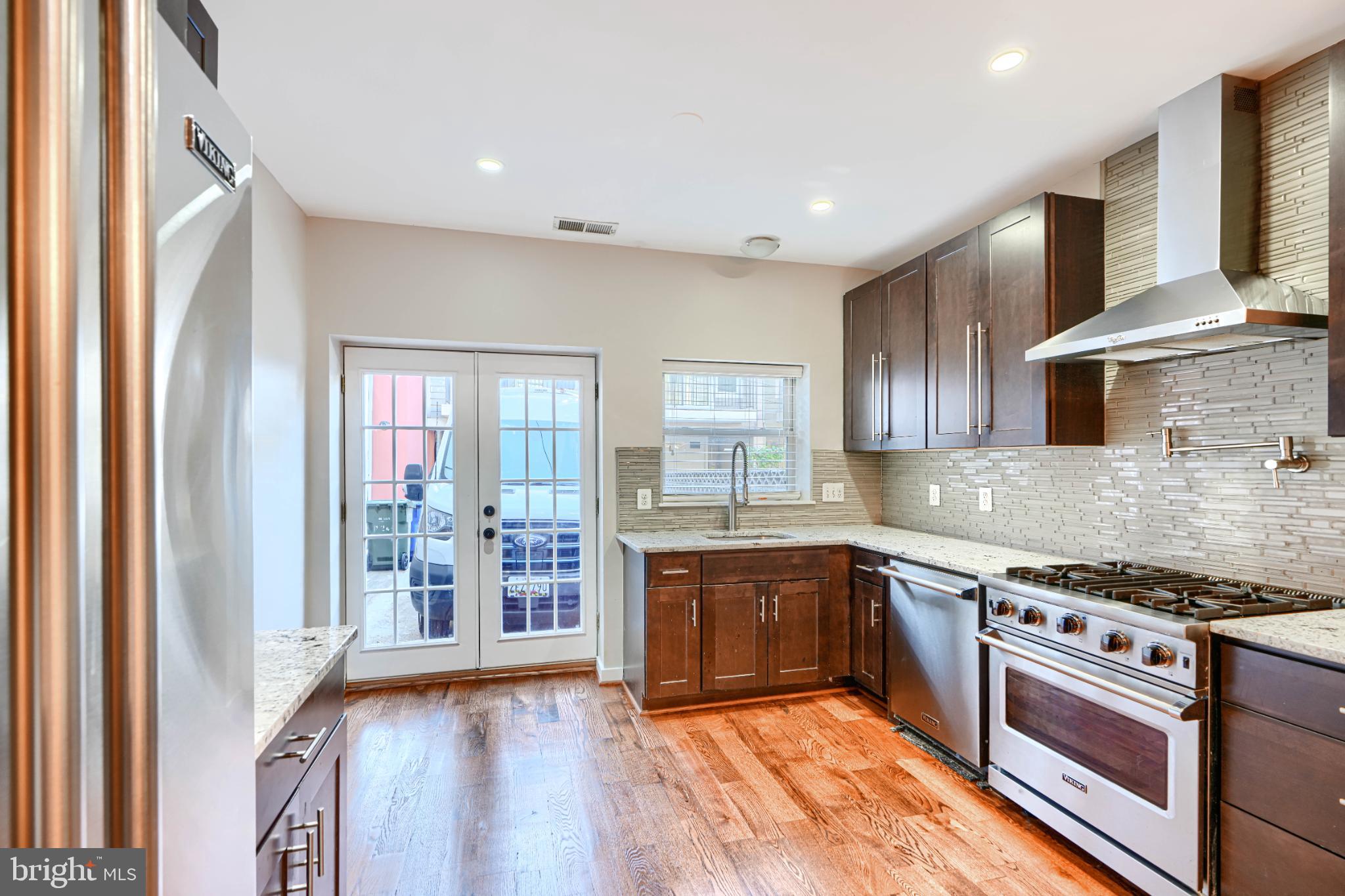 LOCUST POINT - Residential