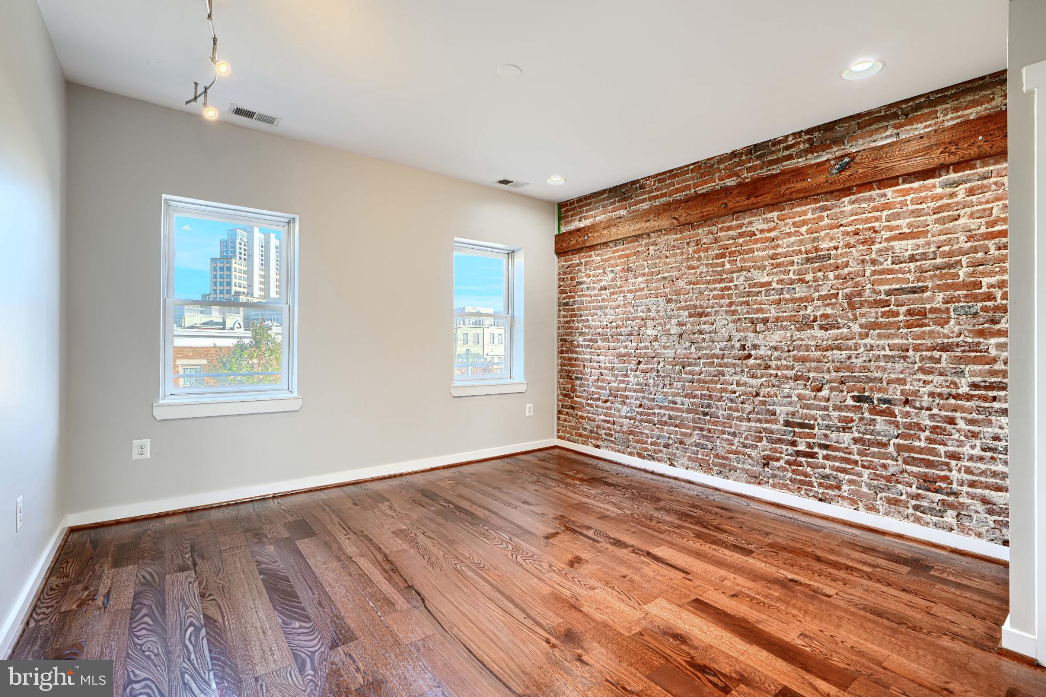LOCUST POINT - Residential