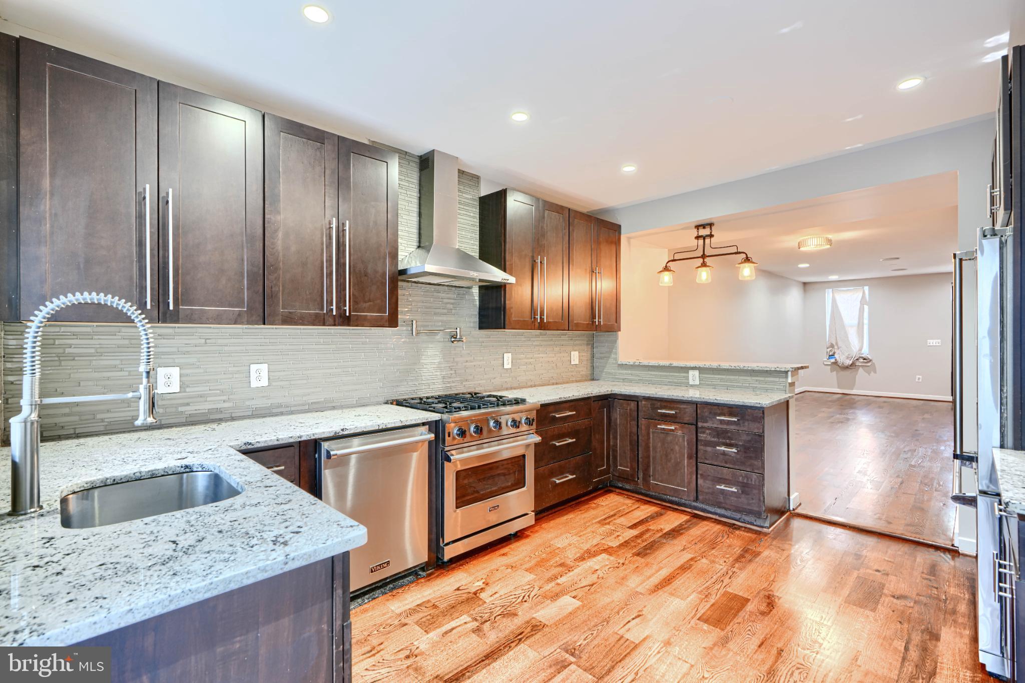 LOCUST POINT - Residential