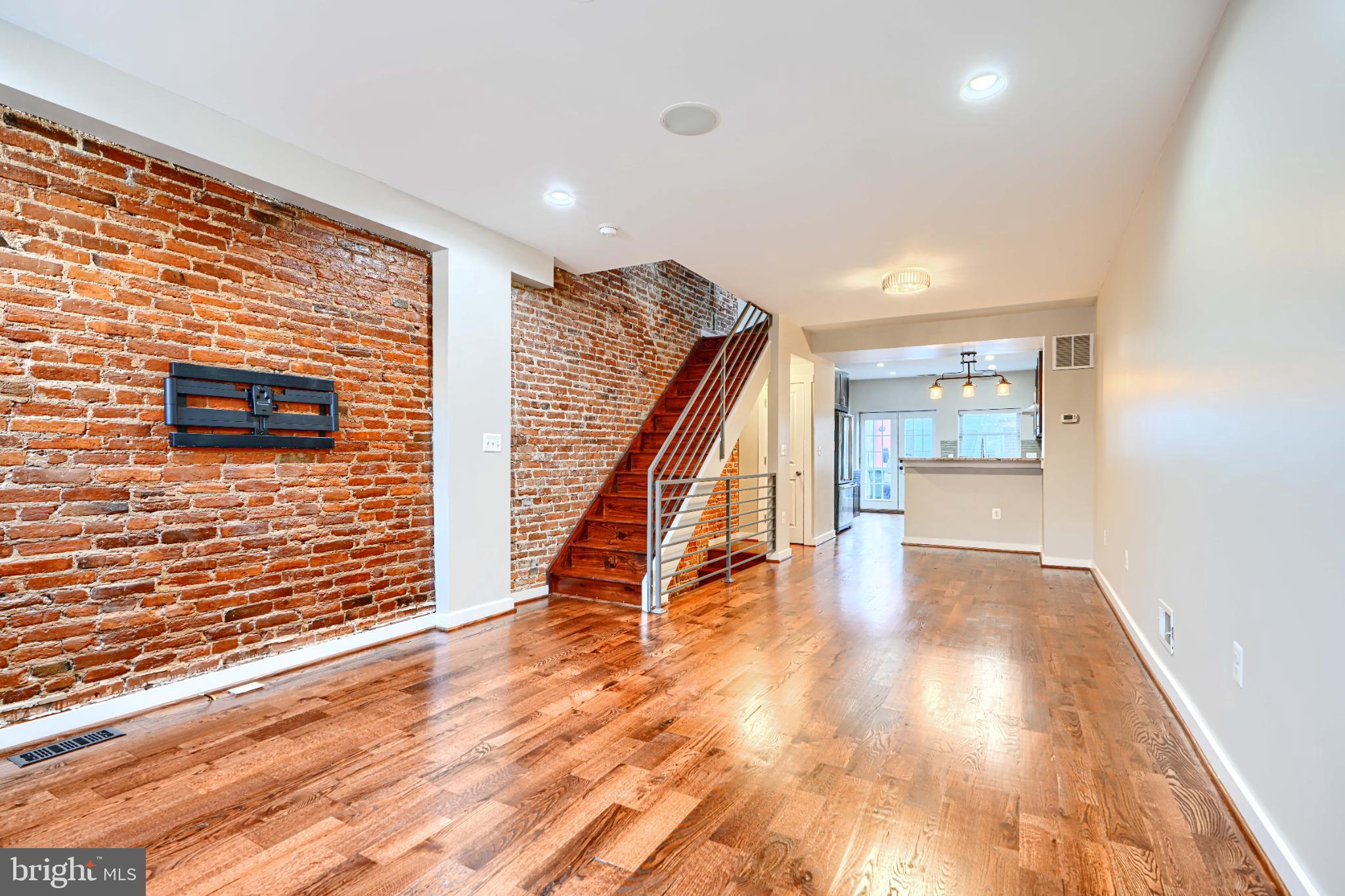 LOCUST POINT - Residential