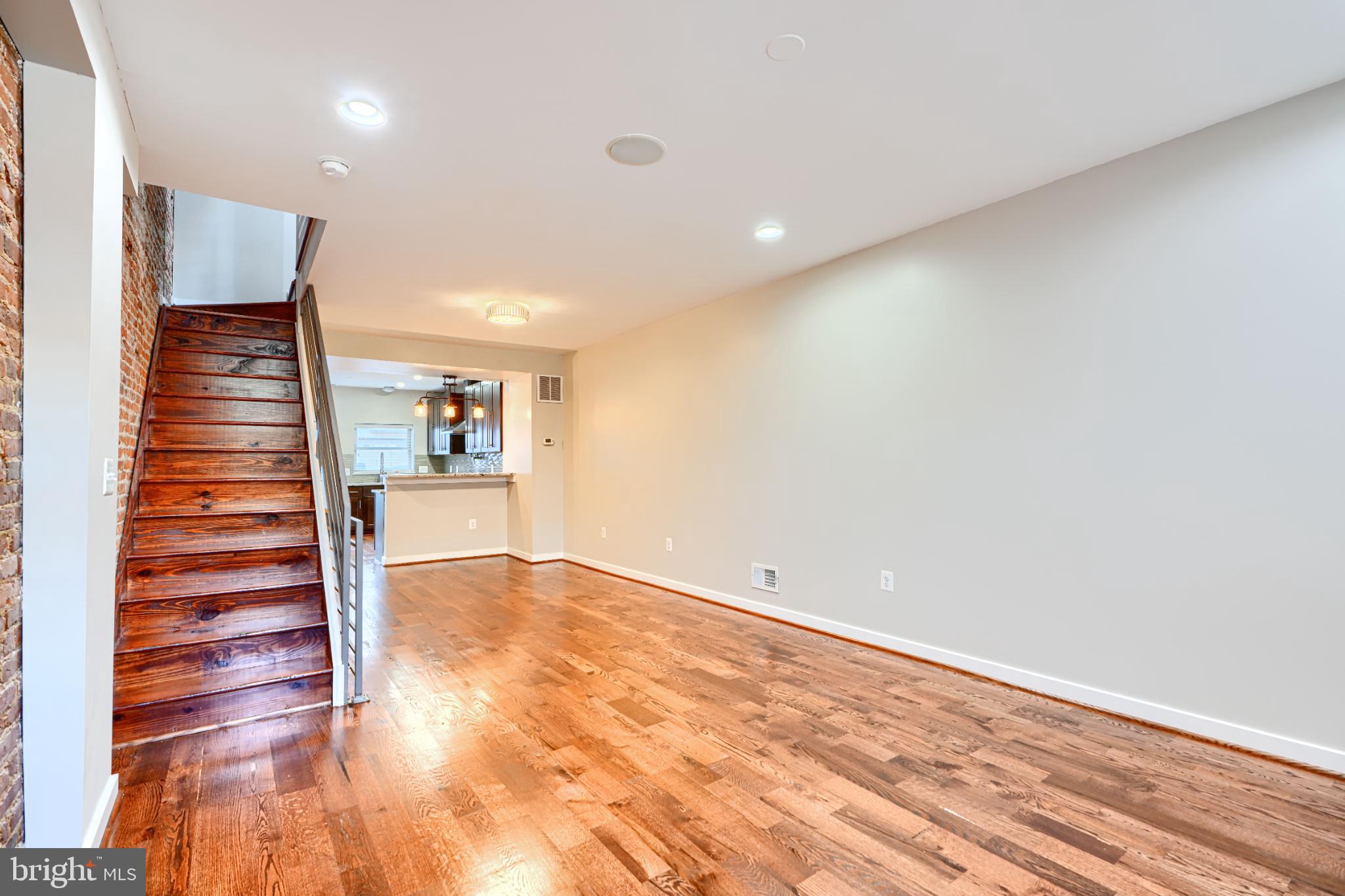 LOCUST POINT - Residential