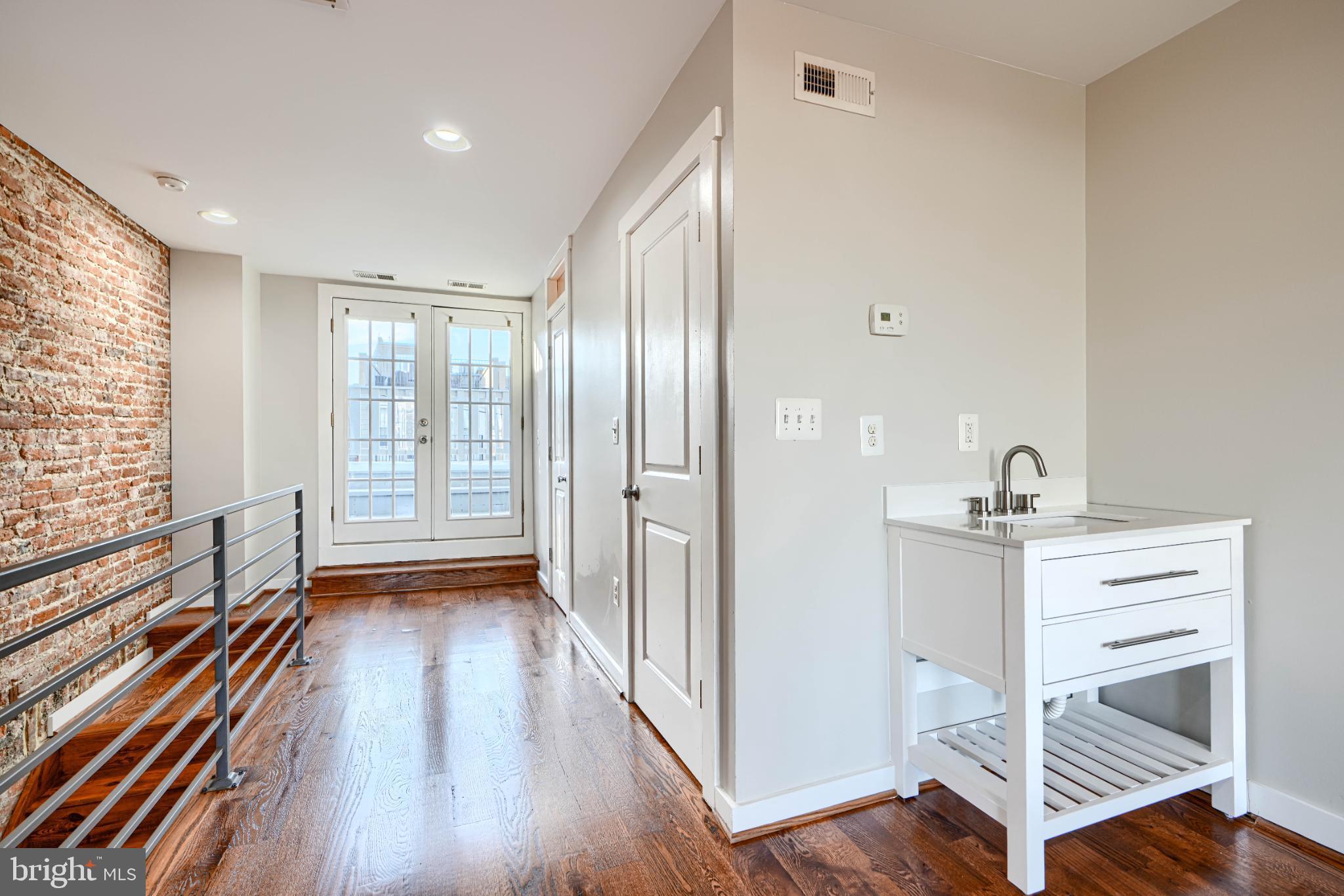 LOCUST POINT - Residential
