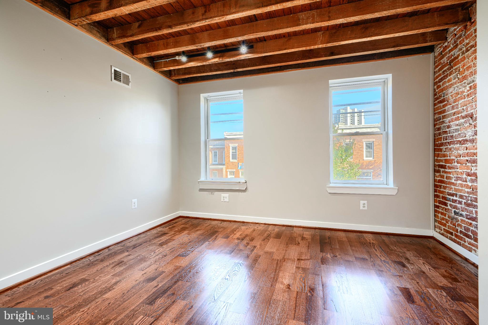 LOCUST POINT - Residential